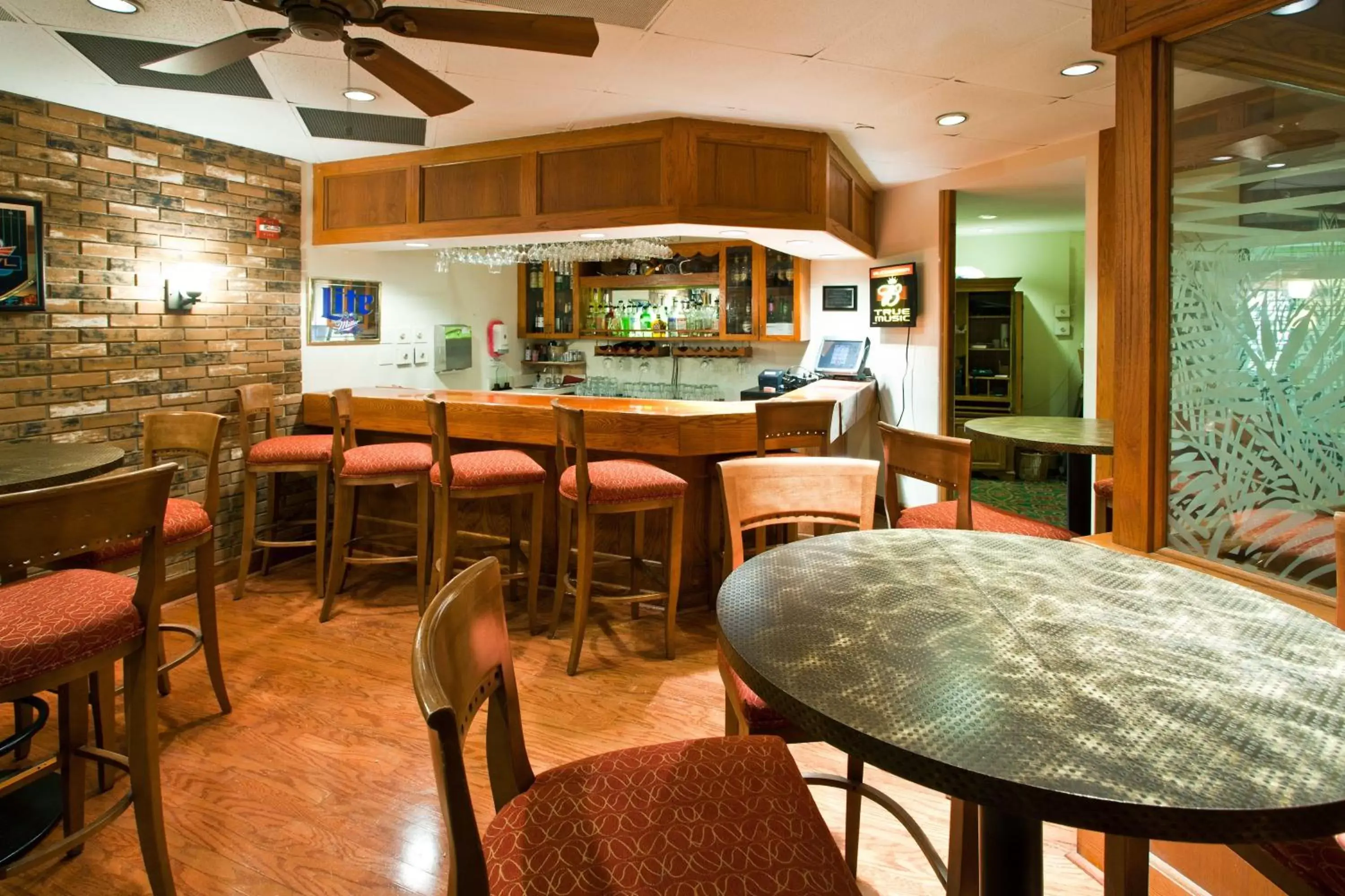 Lounge or bar, Lounge/Bar in Holiday Inn Port St. Lucie, an IHG Hotel