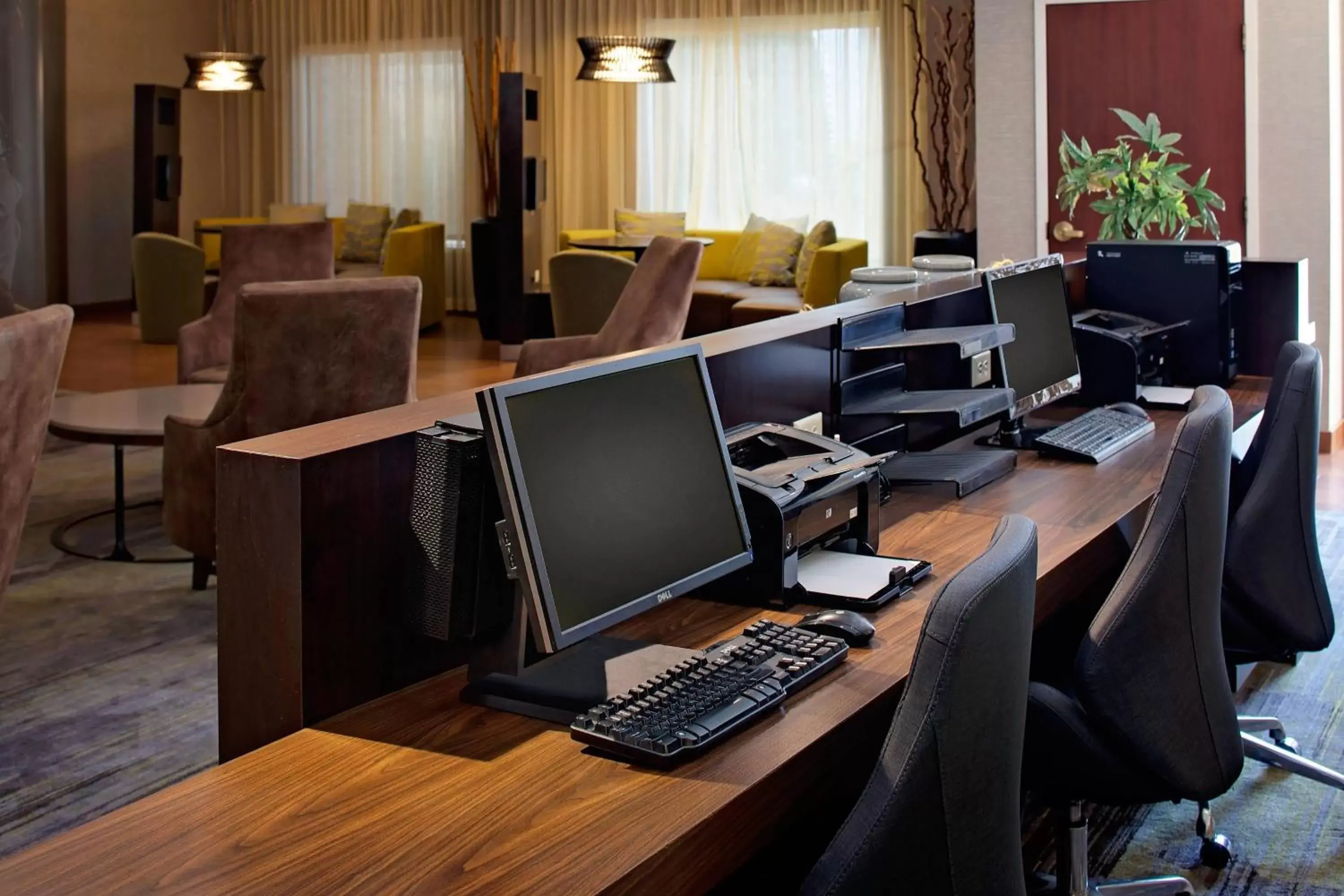 Business facilities, Business Area/Conference Room in Courtyard Long Island MacArthur Airport