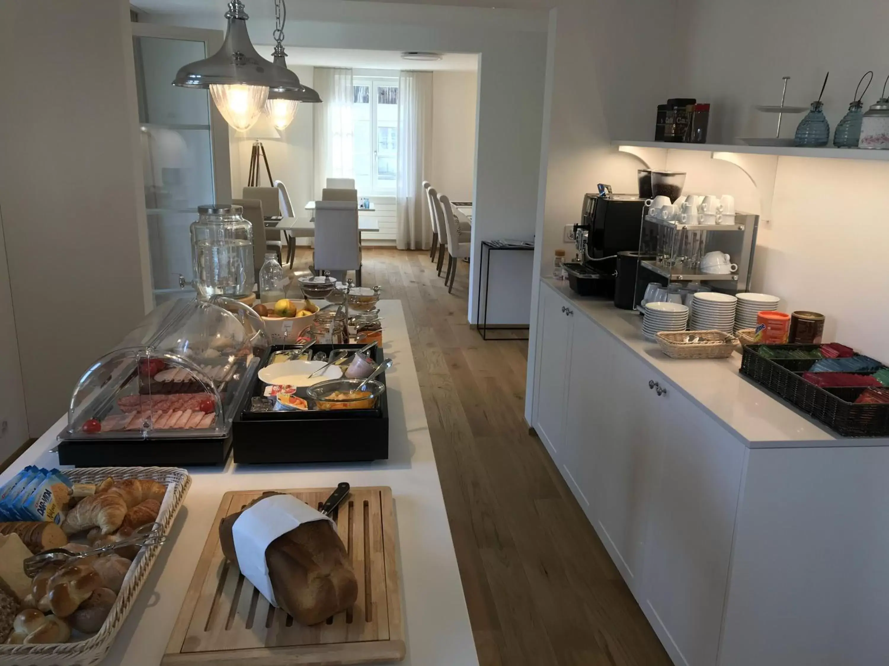 Coffee/tea facilities, Kitchen/Kitchenette in Verena's Boutique Villa au lac