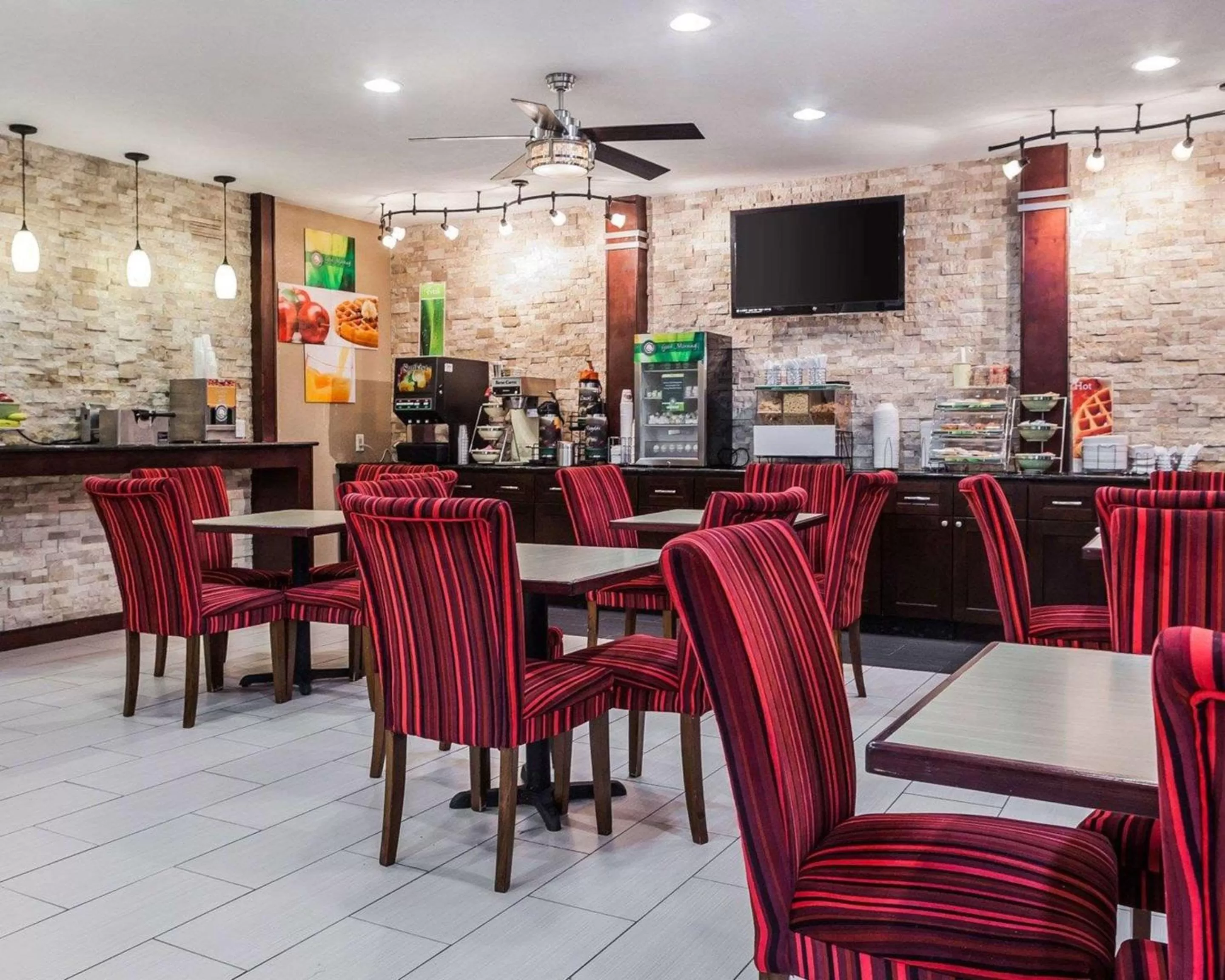 Restaurant/places to eat in Quality Inn & Suites Des Moines Airport
