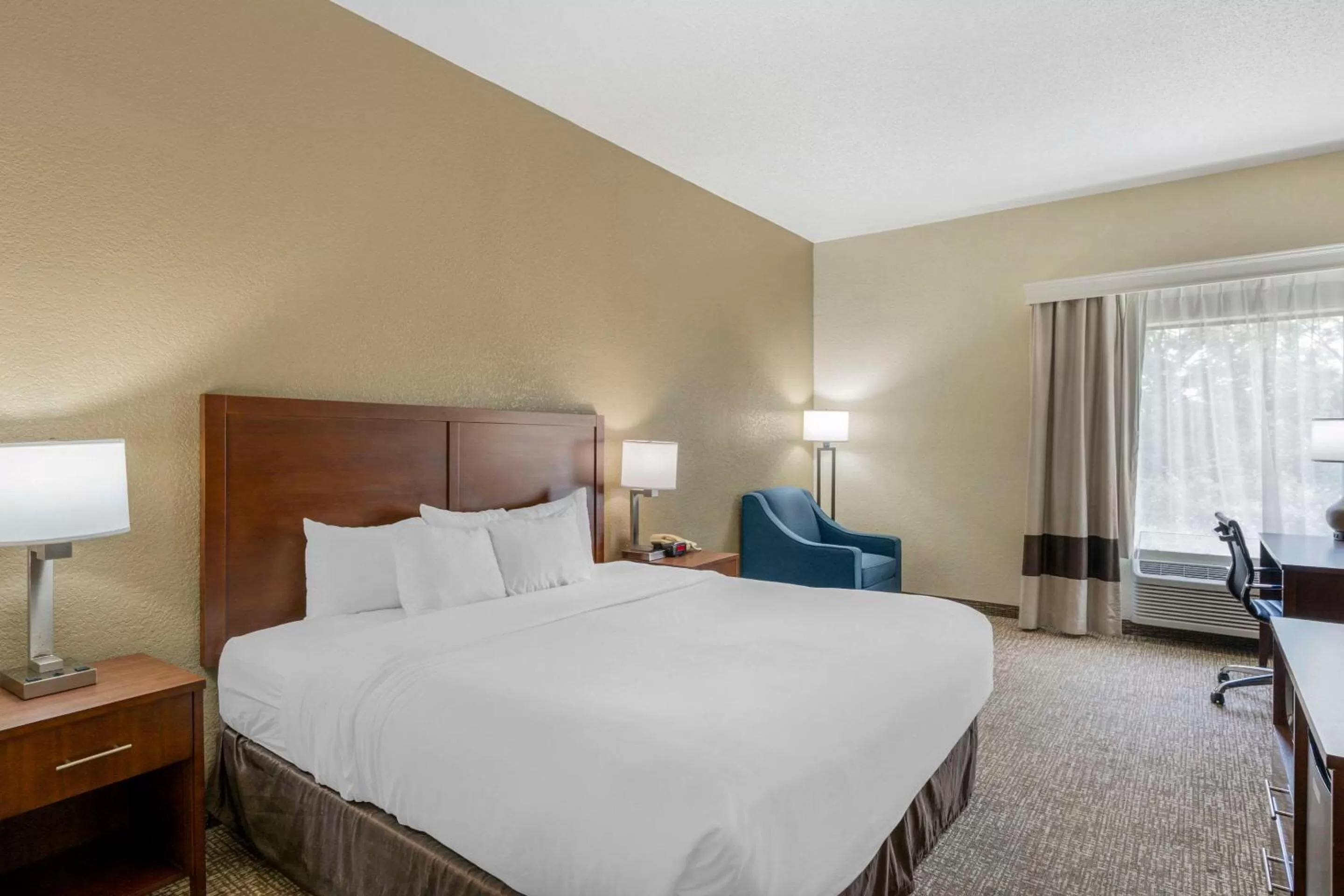 Bedroom, Bed in Comfort Inn & Suites La Grange - Louisville Area