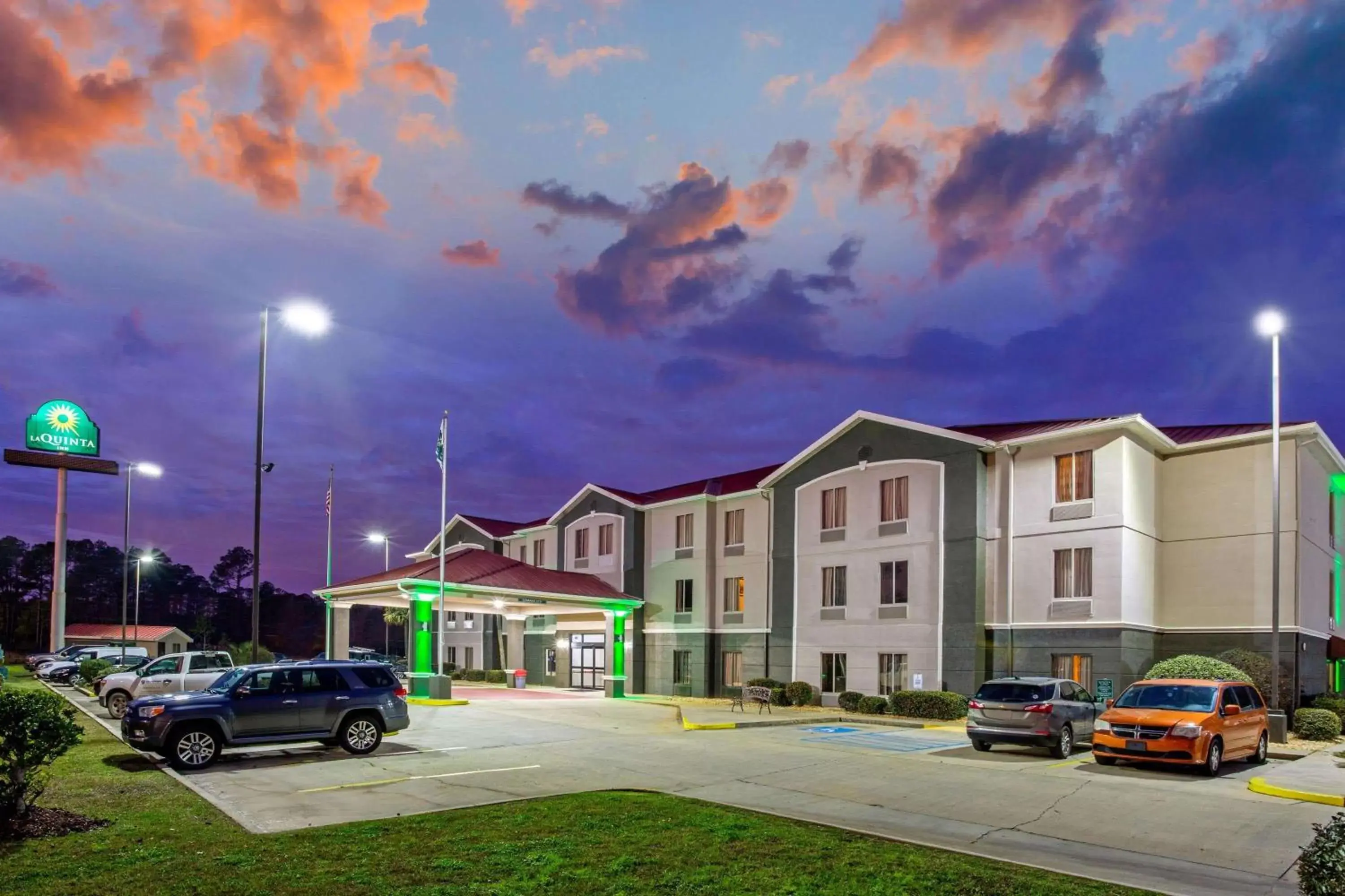 Property Building in La Quinta Inn by Wyndham Moss Point - Pascagoula