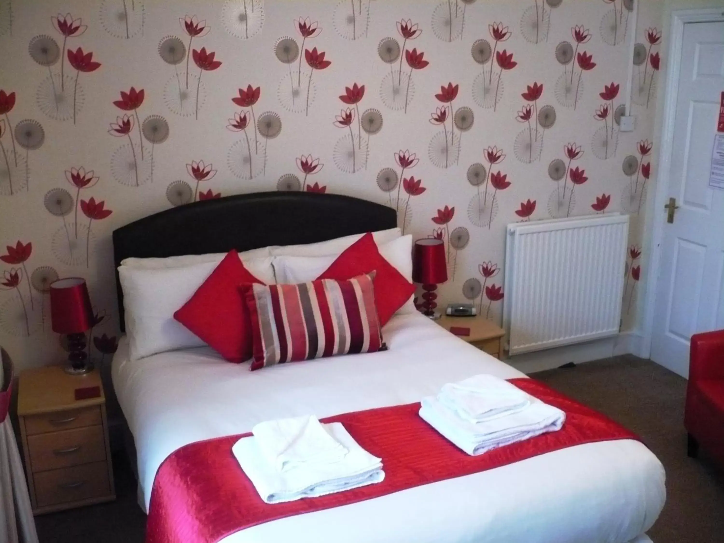 Bedroom, Bed in Milverton House