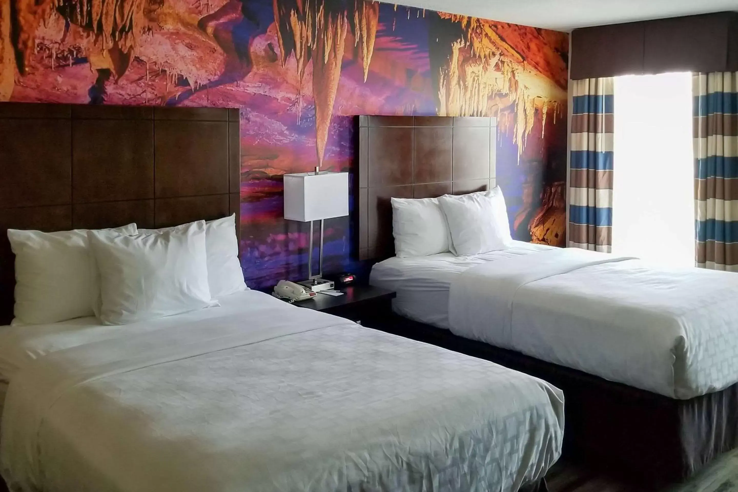 Photo of the whole room, Bed in Clarion Pointe by Choice Hotels Corydon