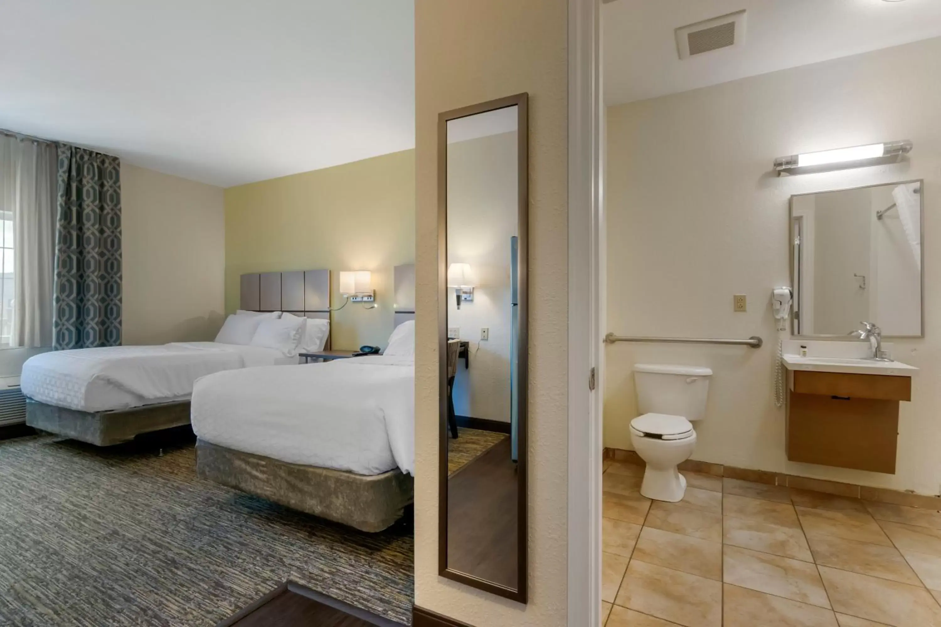 Photo of the whole room, Bathroom in Candlewood Suites Reading, an IHG Hotel