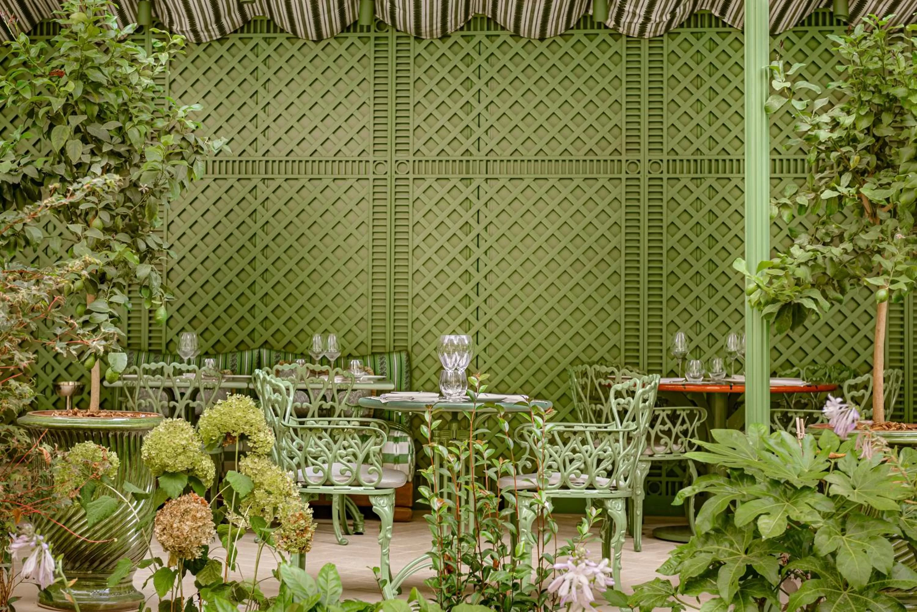 Patio in Saint James Paris