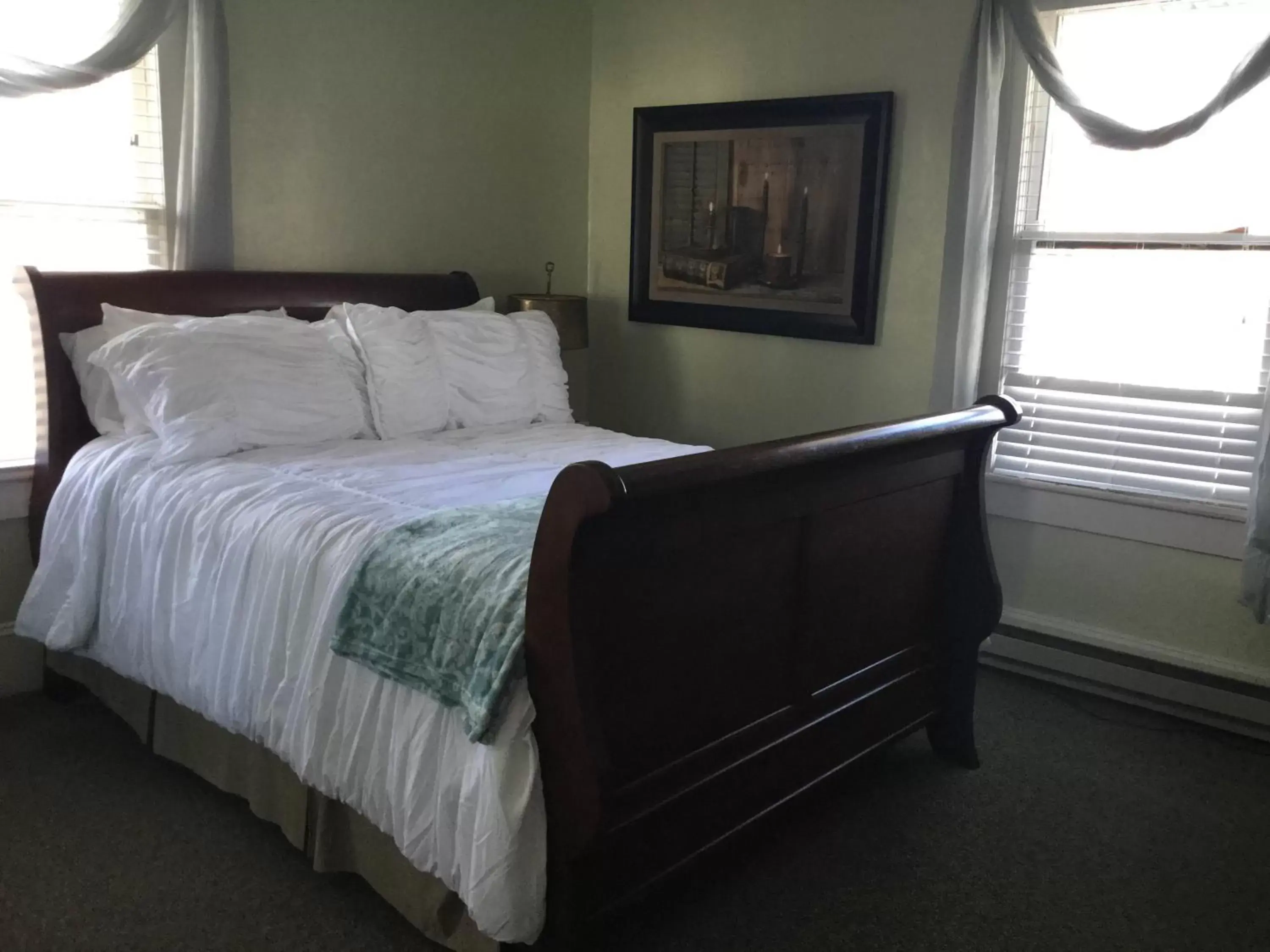 Bedroom, Bed in The Charleston Inn