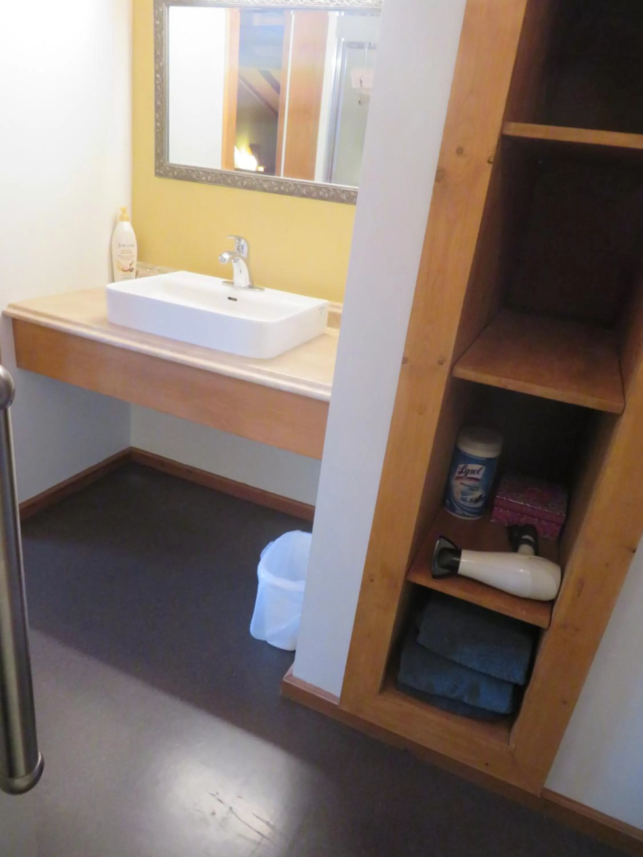 Bathroom in Alpenglow Bed and Breakfast