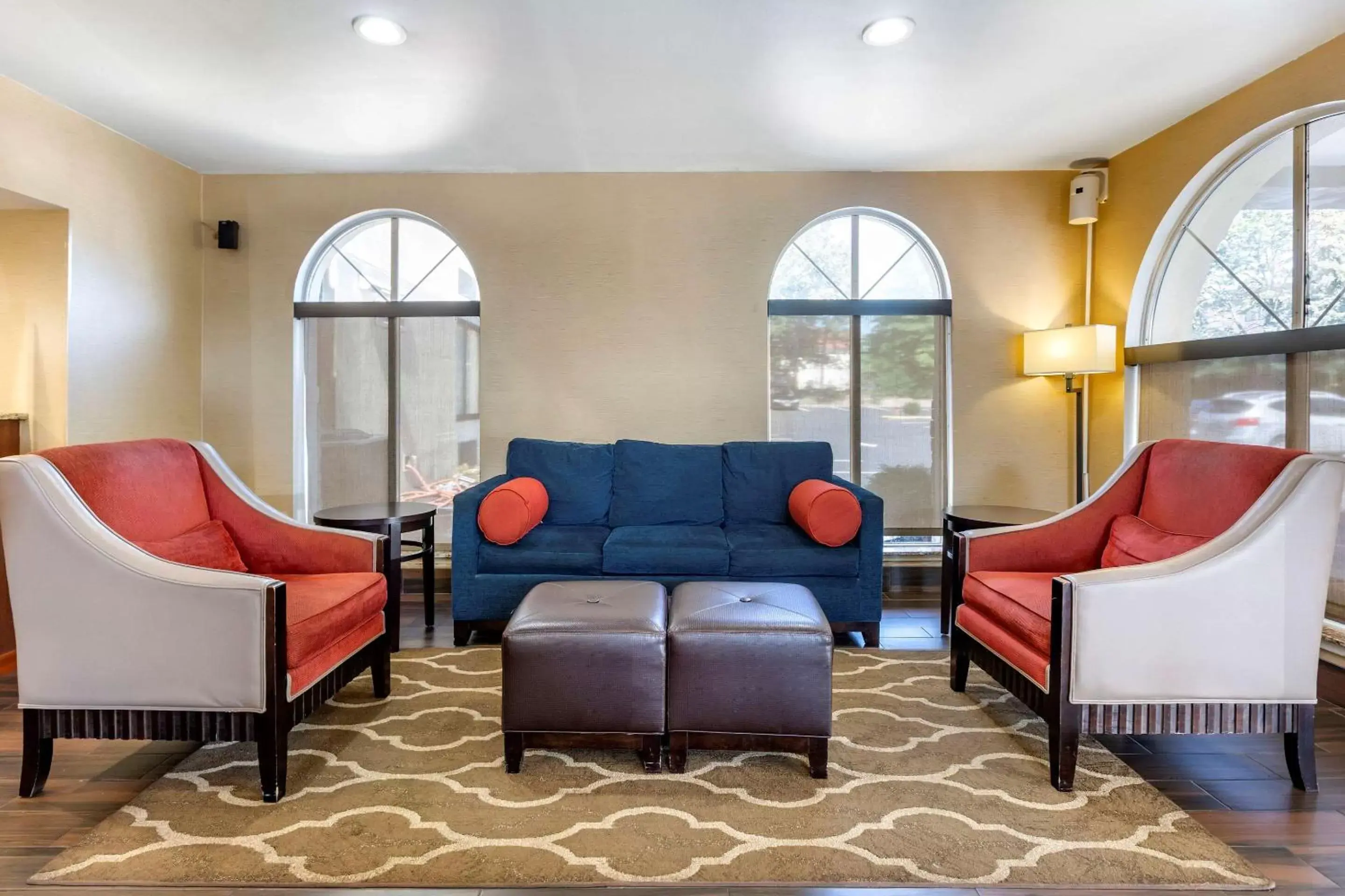 Lobby or reception, Seating Area in Comfort Inn Edison - New Brunswick