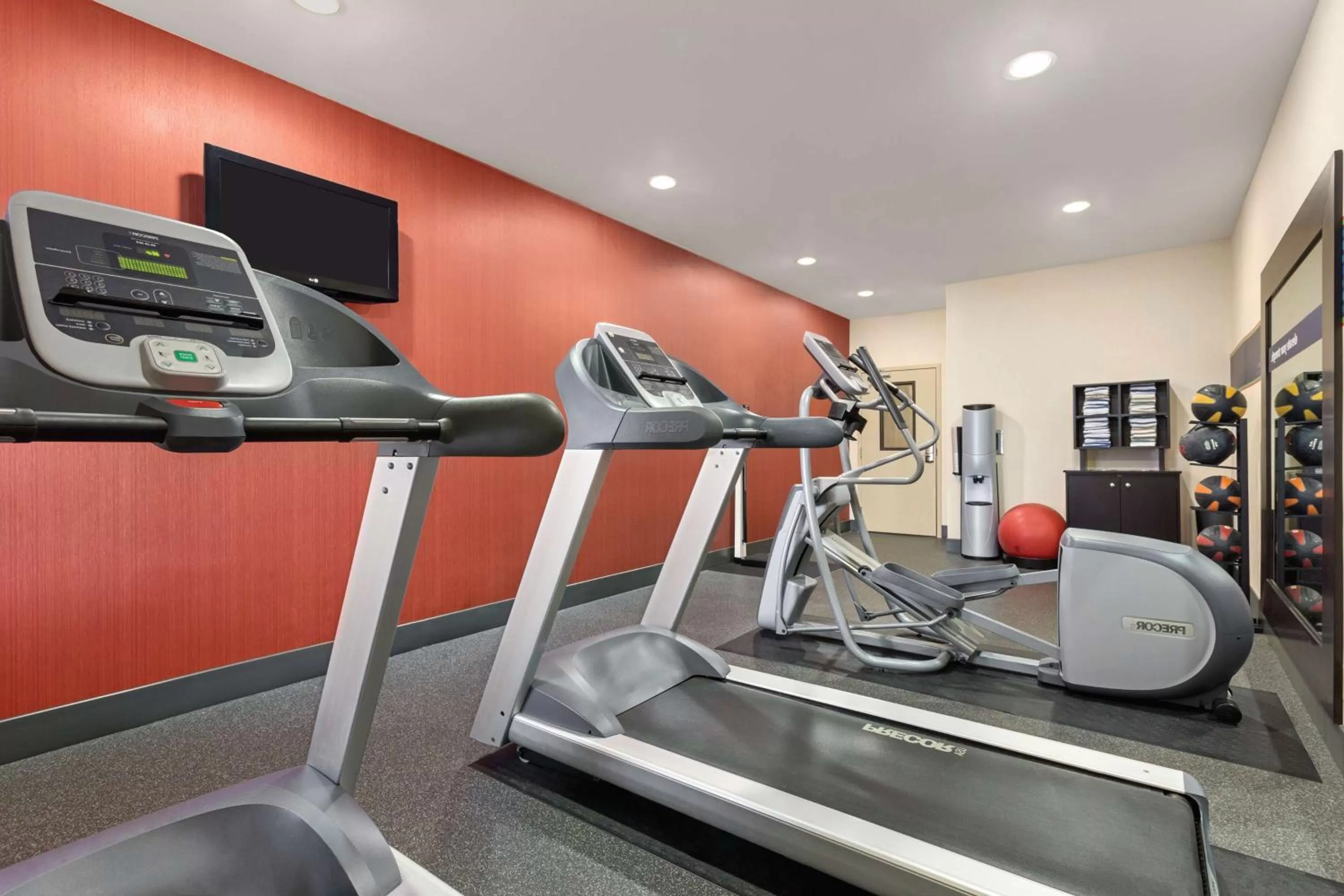 Fitness centre/facilities in Hampton Inn Wichita-East