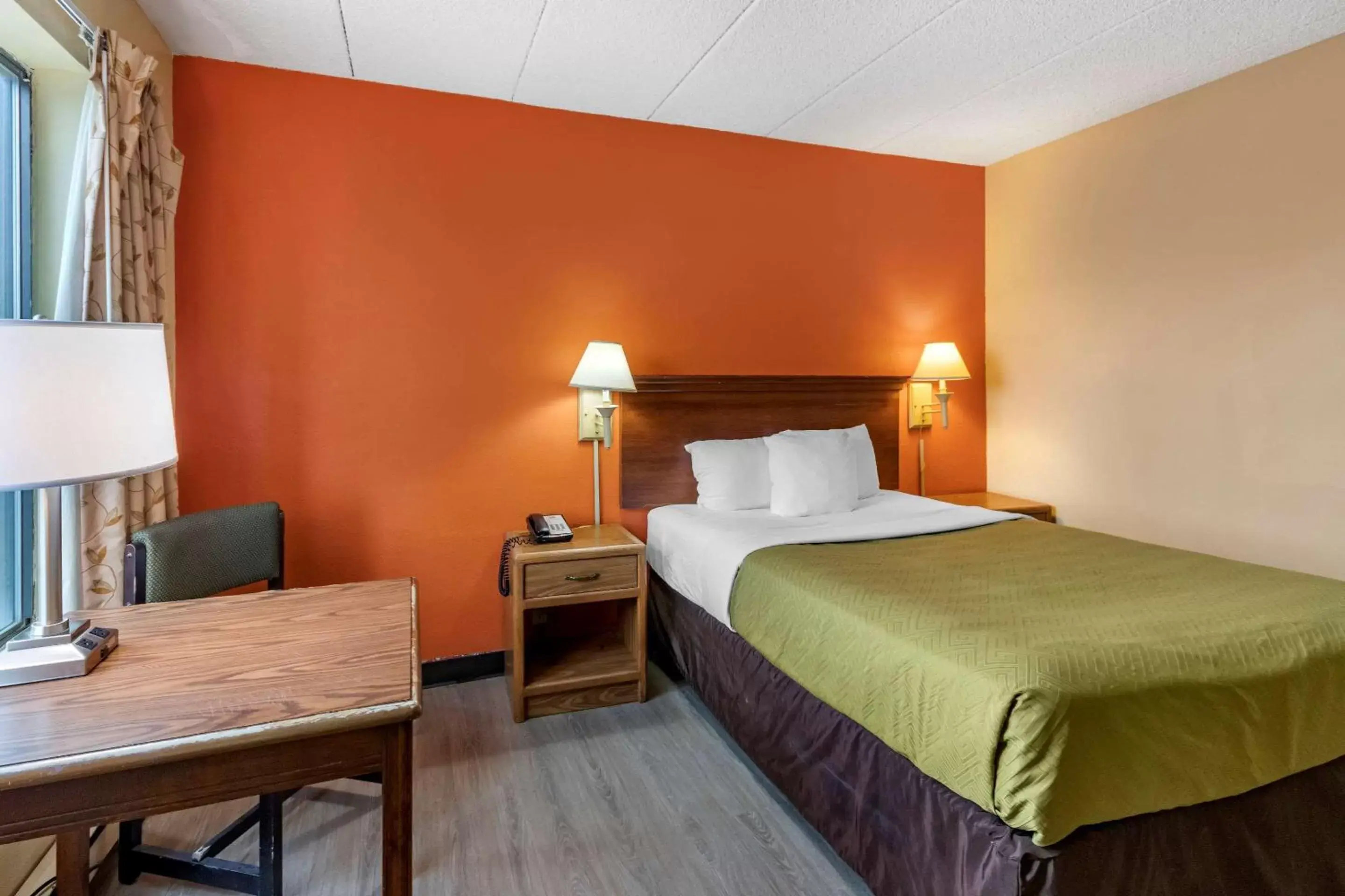 Photo of the whole room, Bed in Econo Lodge Billings