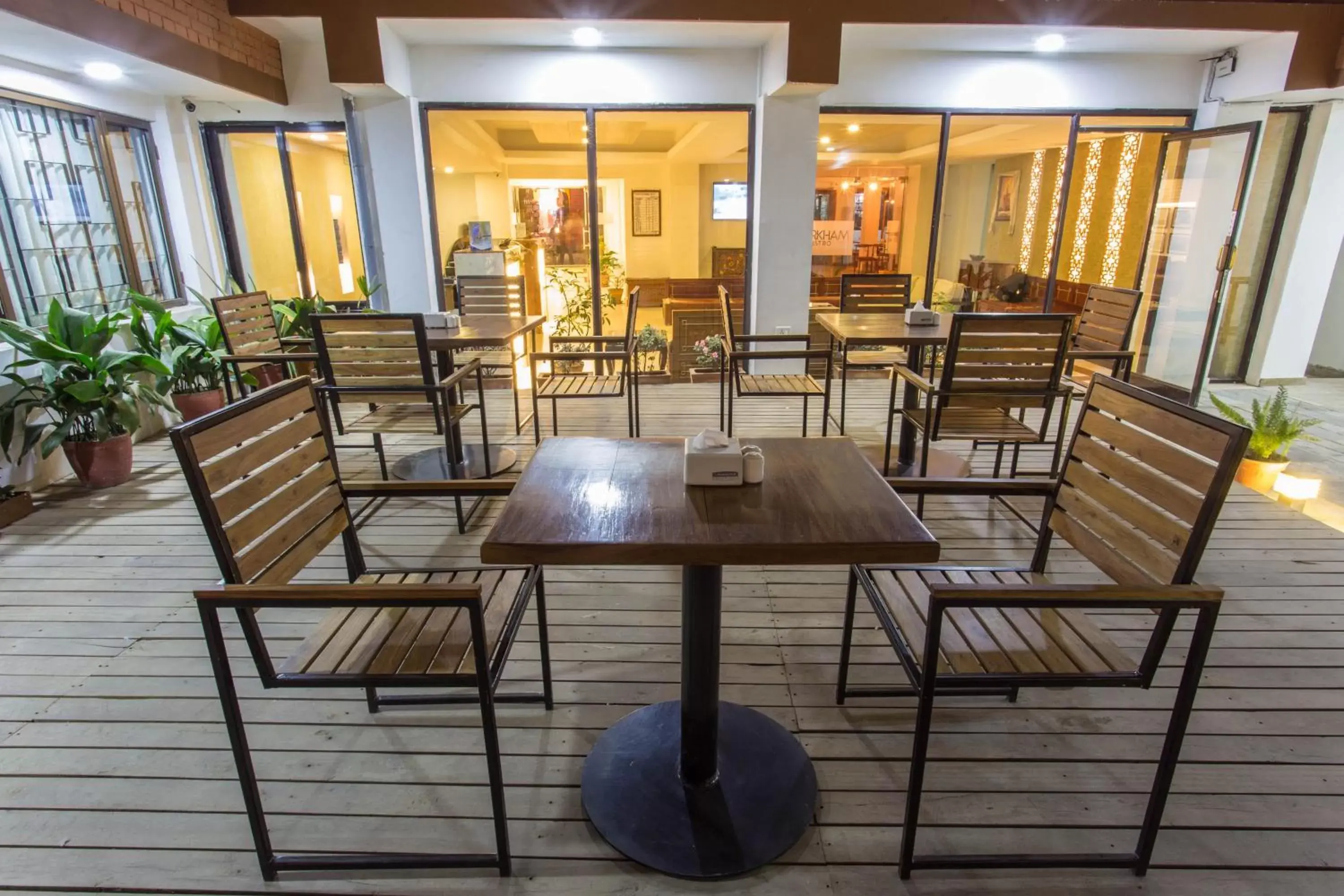 Garden, Restaurant/Places to Eat in Potala Guest House