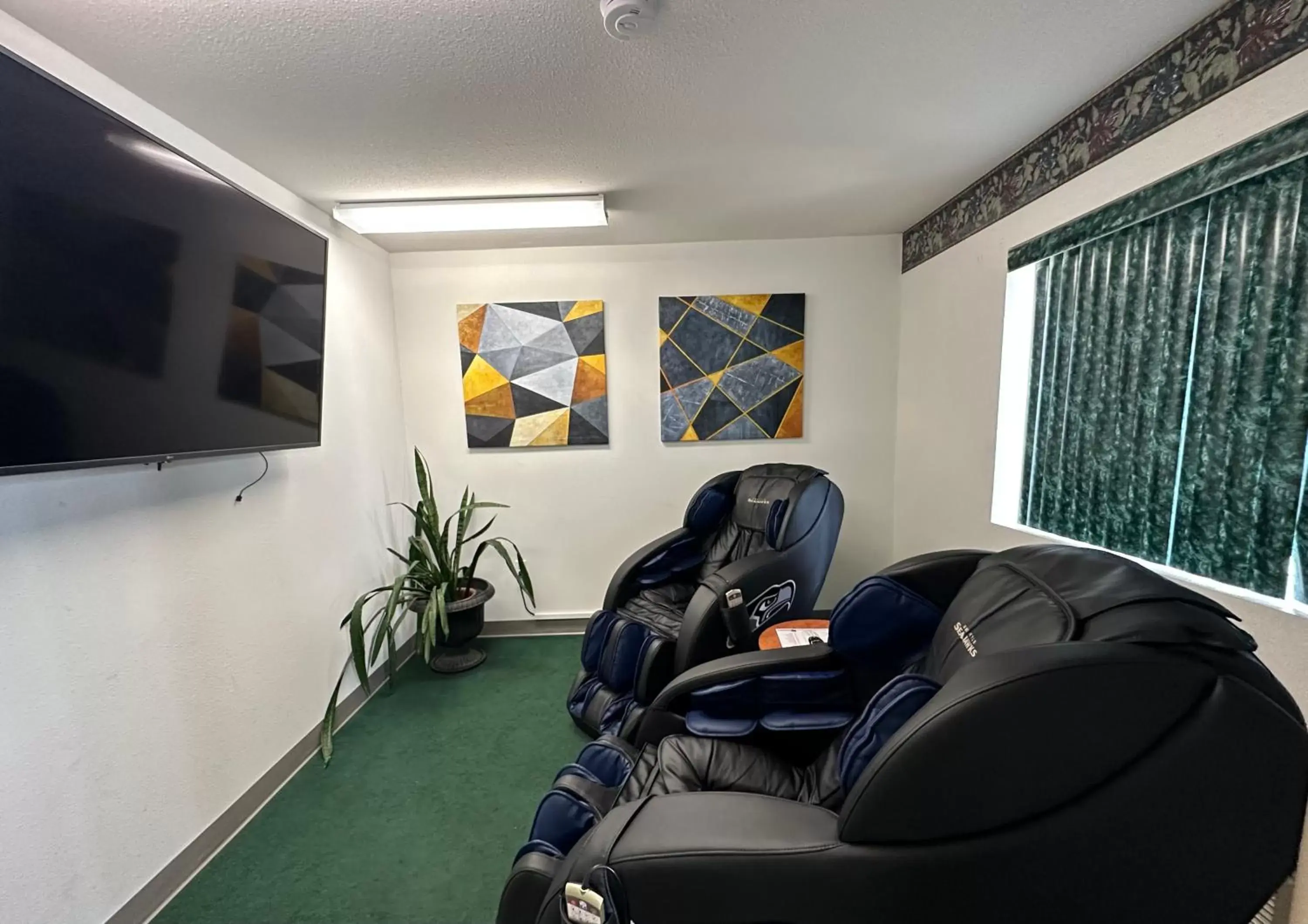 Massage, Seating Area in Red Lion Inn & Suites Port Orchard