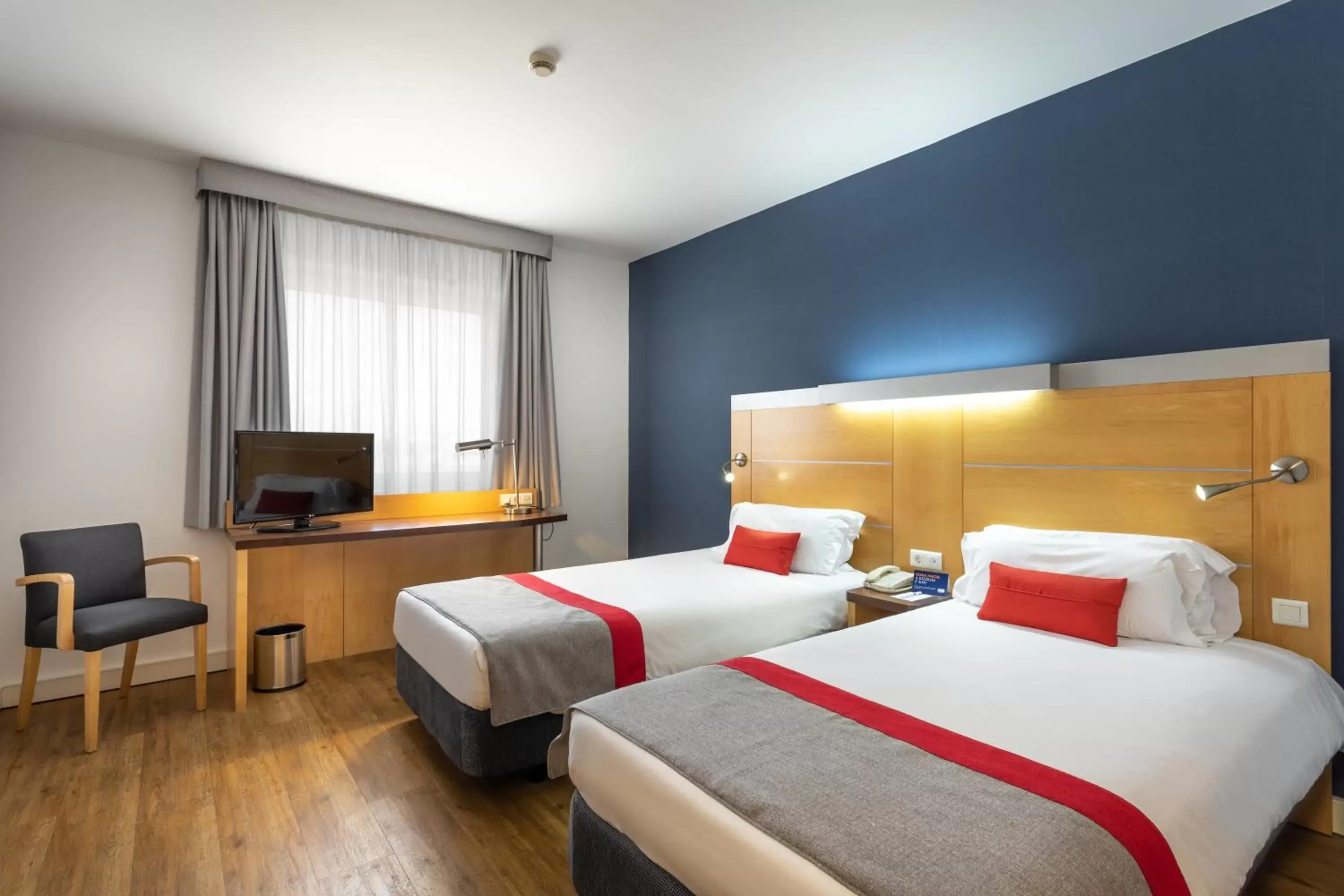 Bed in Holiday Inn Express Lisbon-Oeiras by IHG Bed in Holiday Inn Express Lisbon-Oeiras by IHG