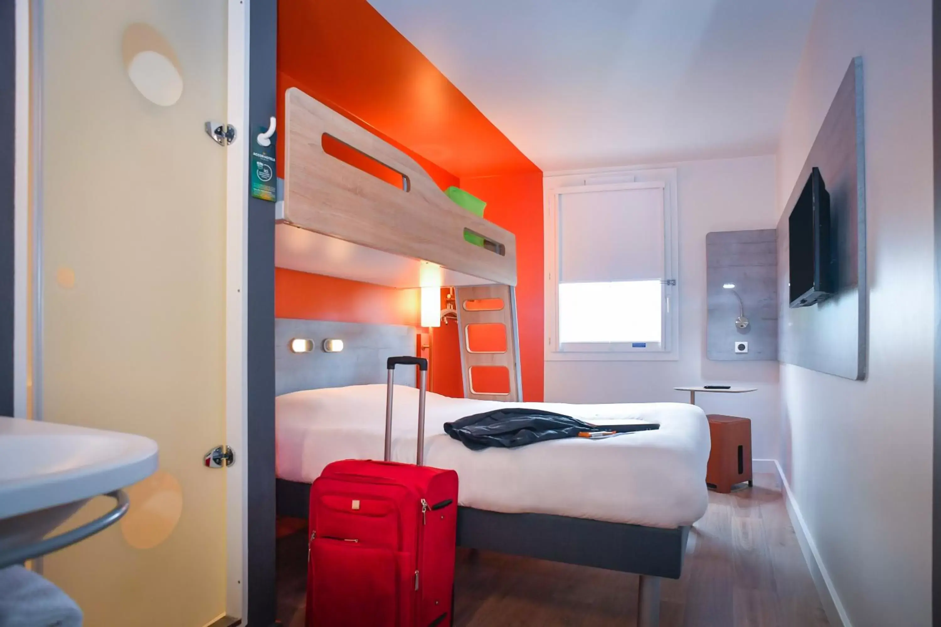 Photo of the whole room, Bunk Bed in ibis budget Coutances