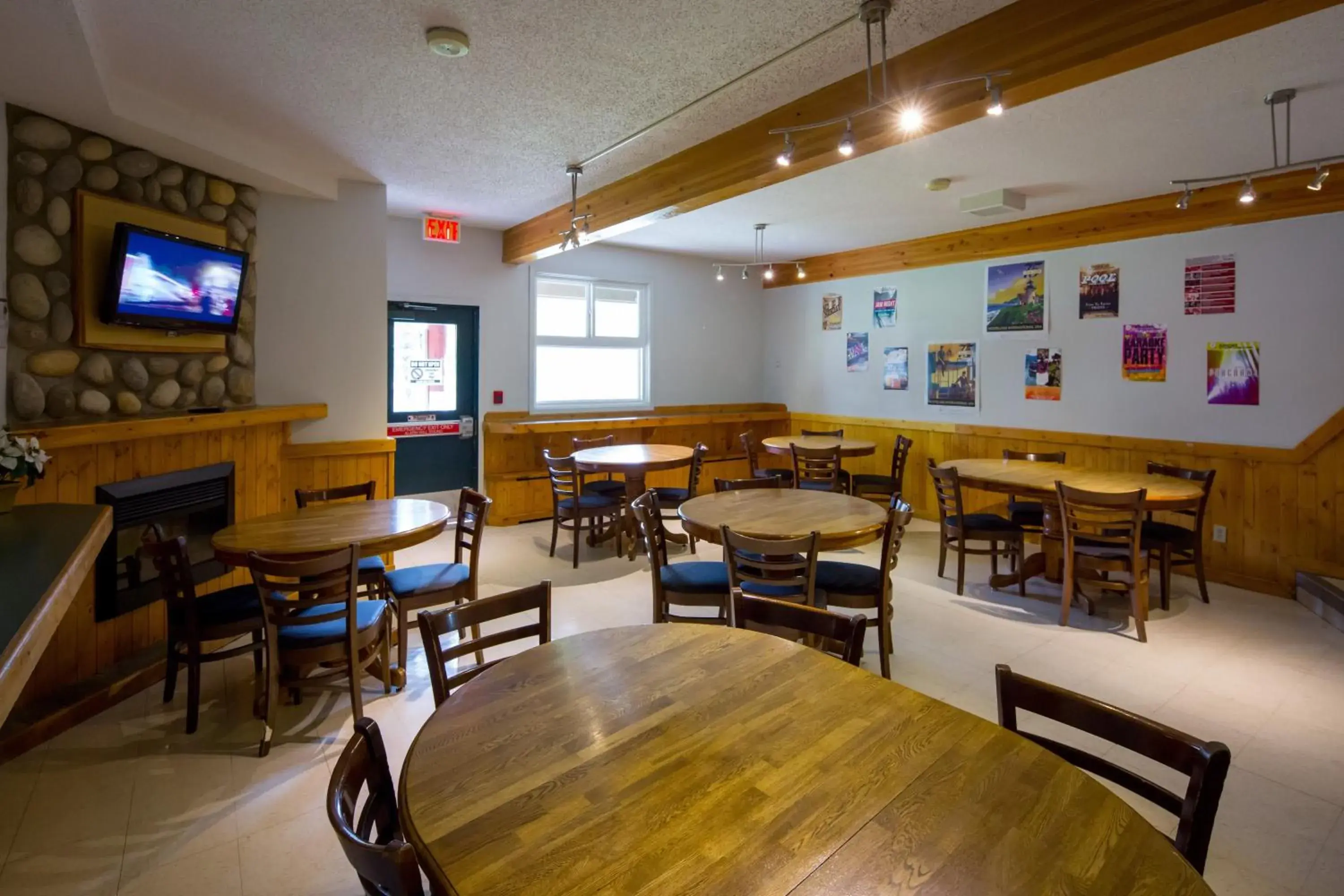 Communal kitchen, Restaurant/Places to Eat in HI Banff Alpine Centre - Hostel