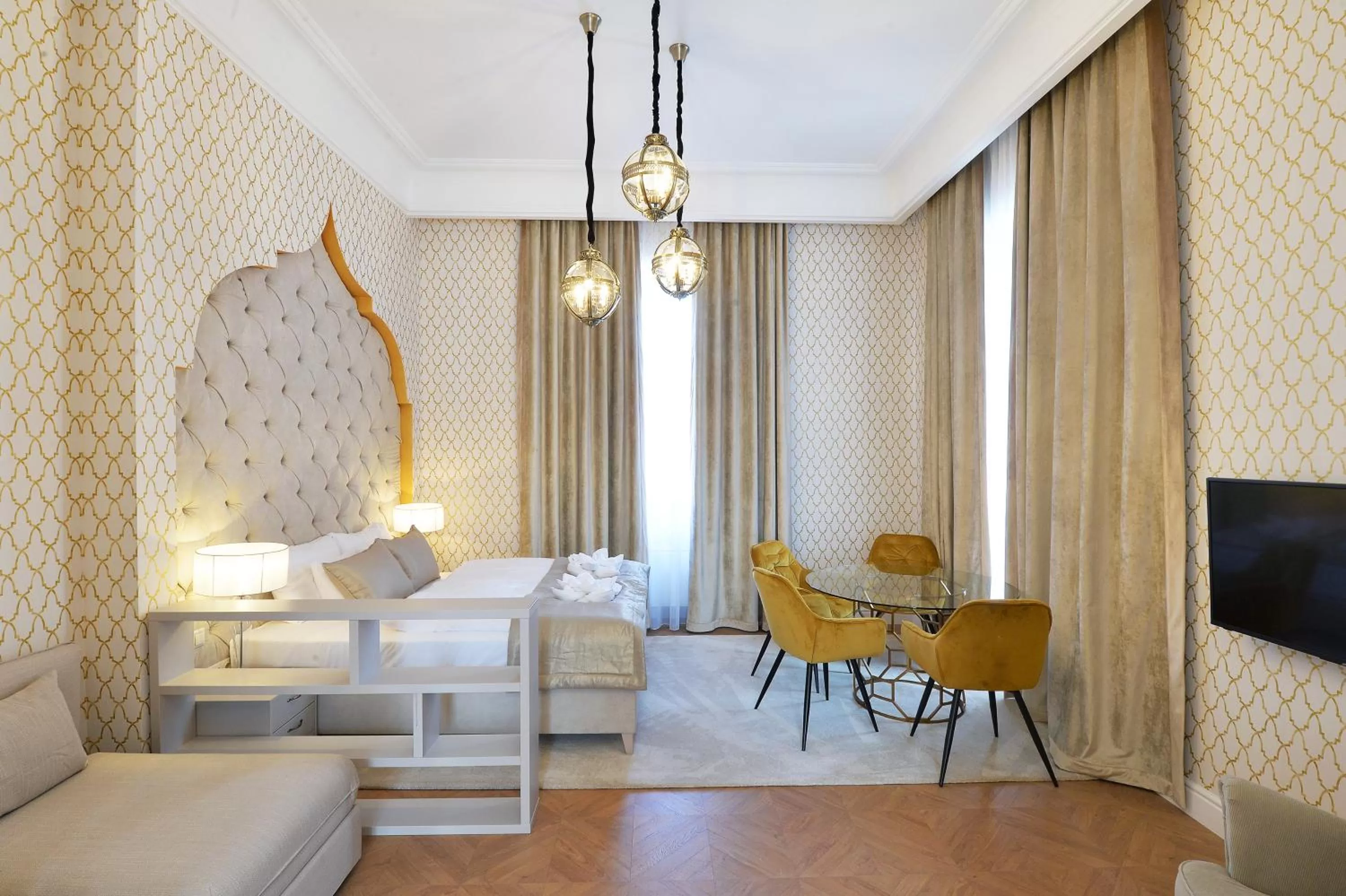 Photo of the whole room, Bed in 1552 Boutique Hotel