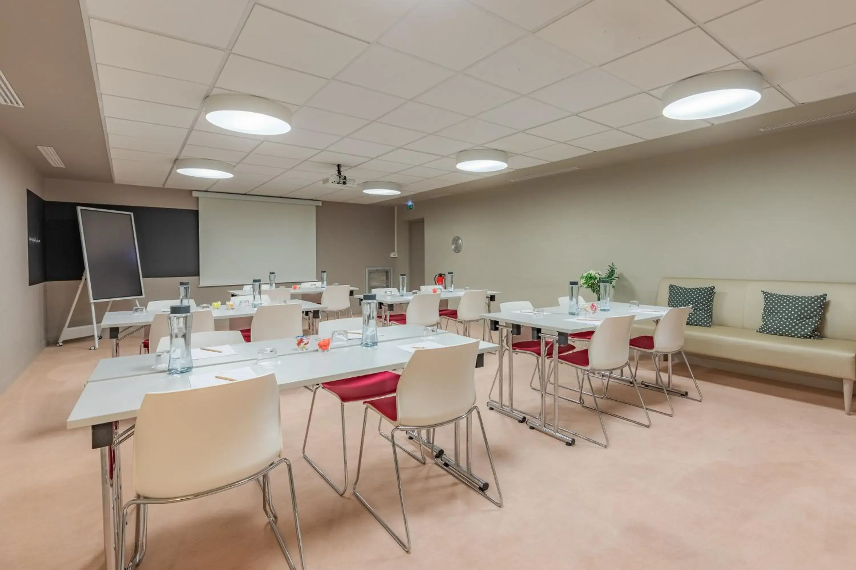 Meeting/conference room in Appart'City Confort Paris Velizy