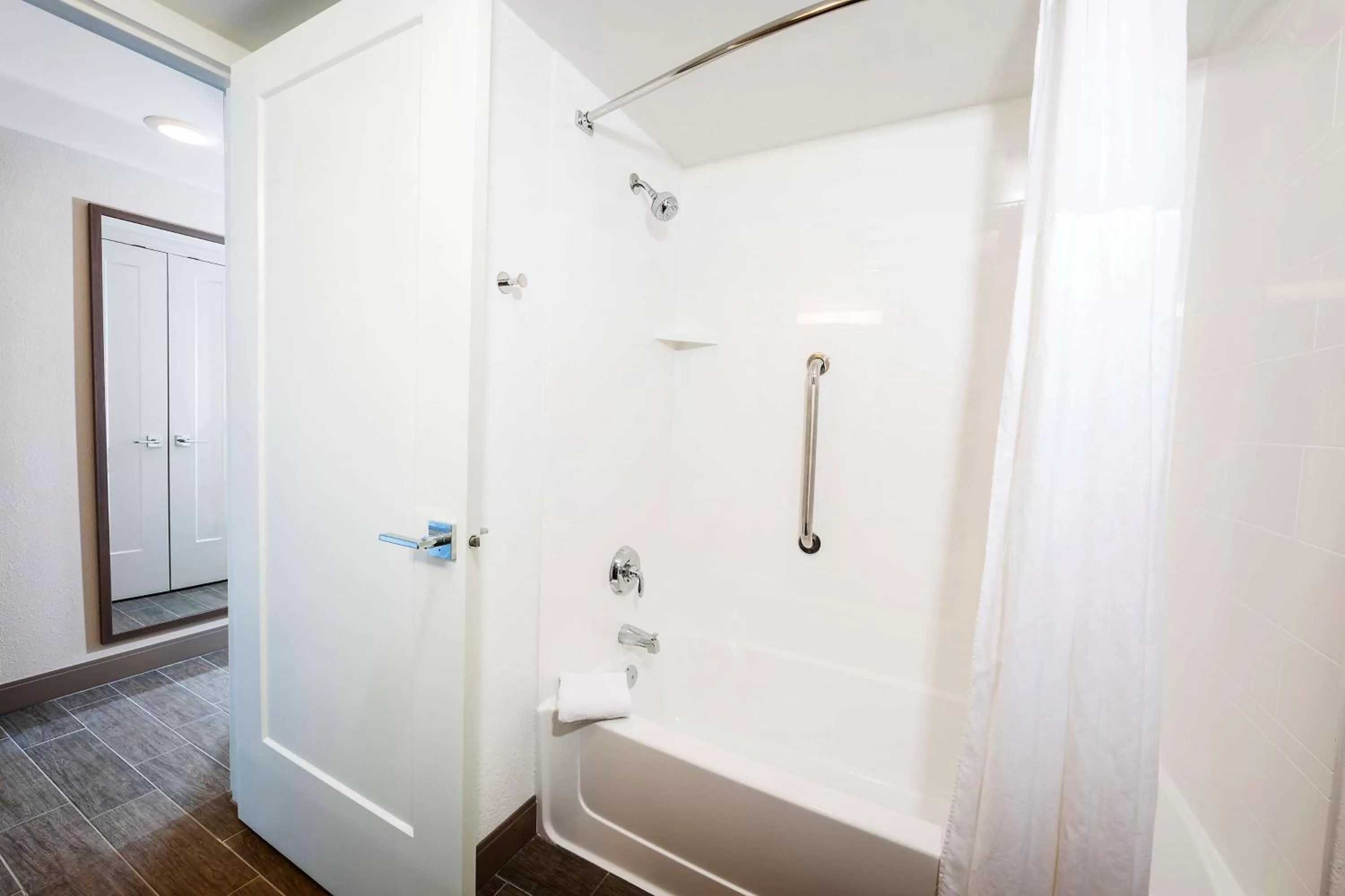 Bathroom in Hampton Inn Virginia Beach Oceanfront North