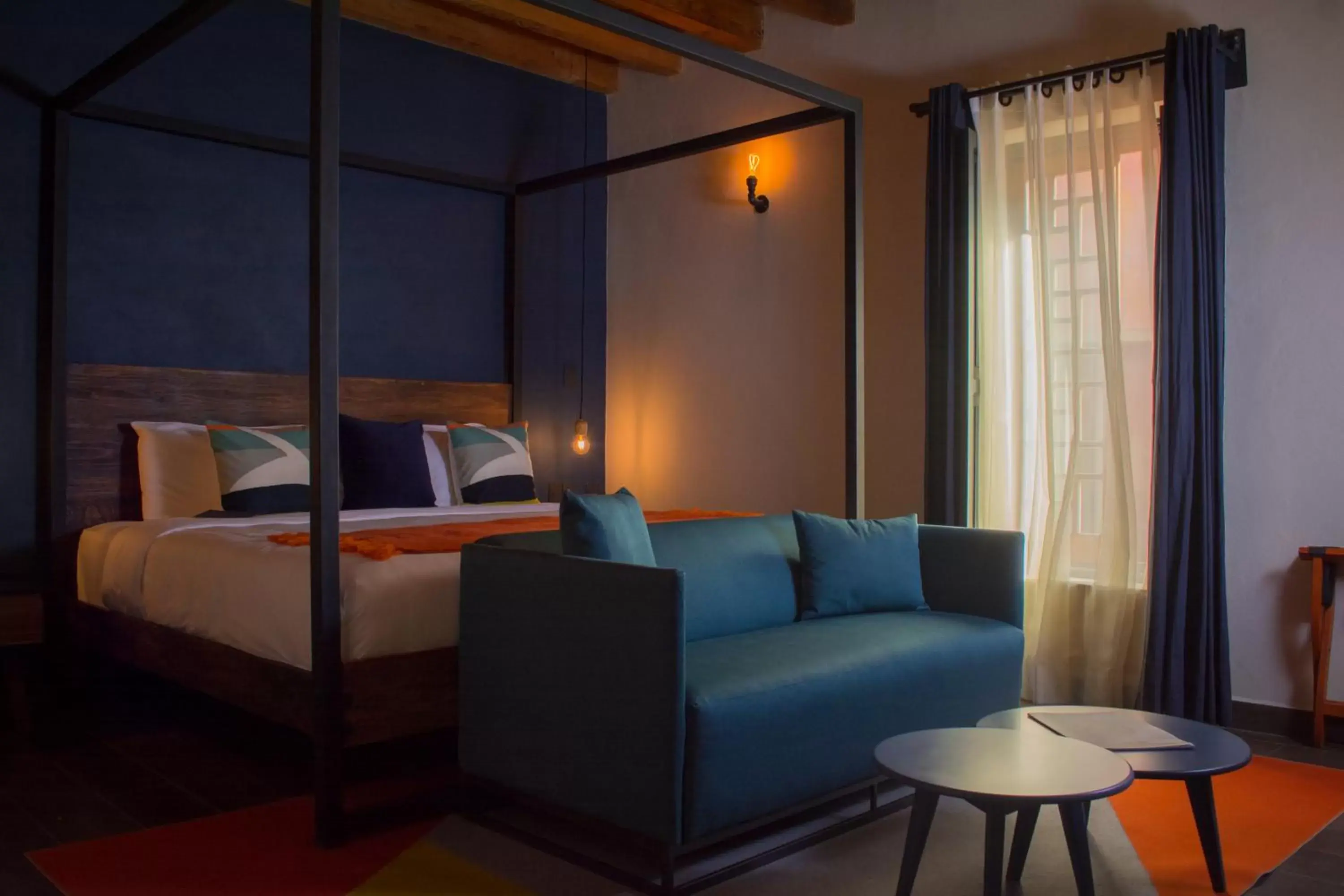 Bed, Seating Area in Antigua Trece Hotel Fusión