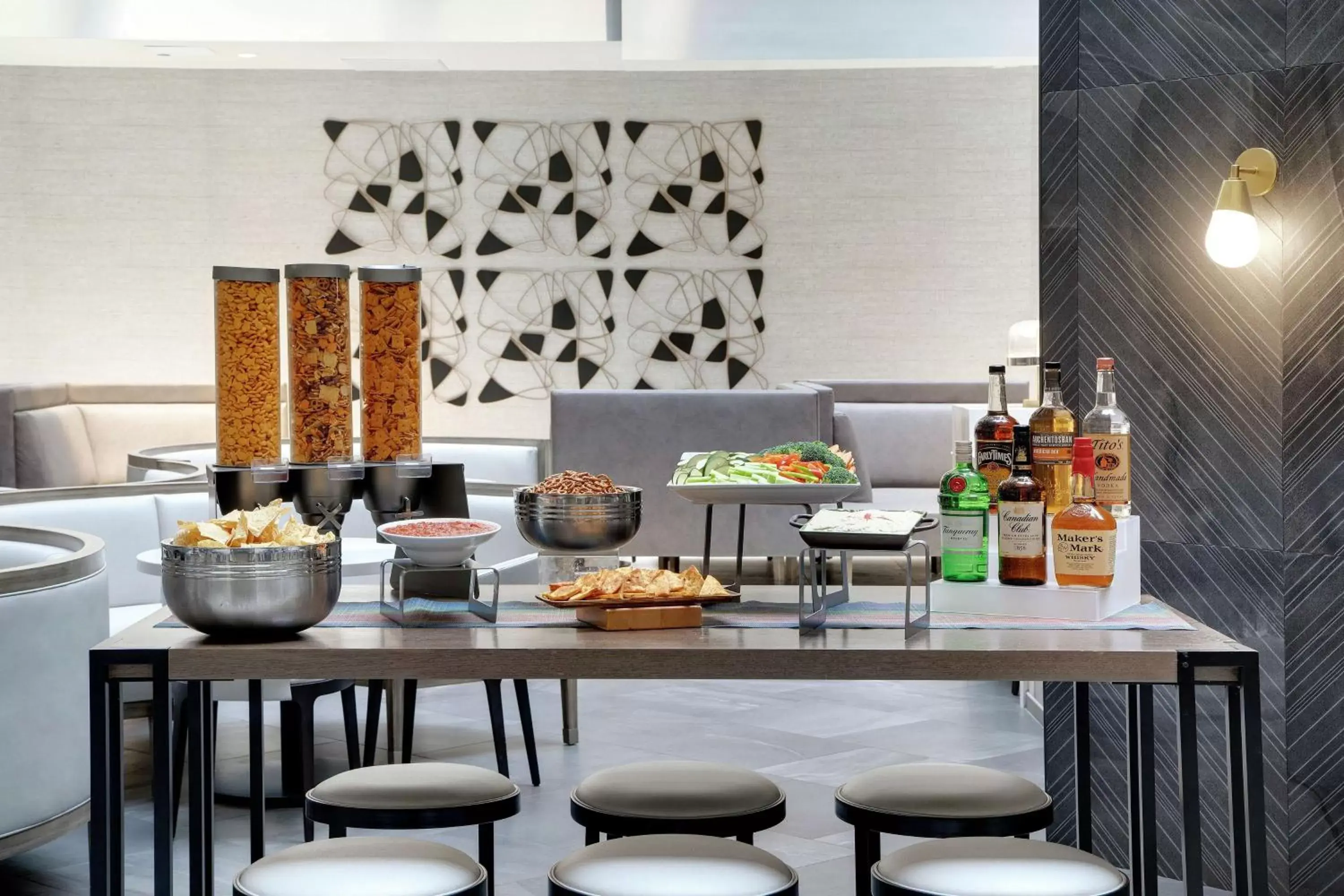 Dining area in Embassy Suites by Hilton Atlanta Perimeter Center