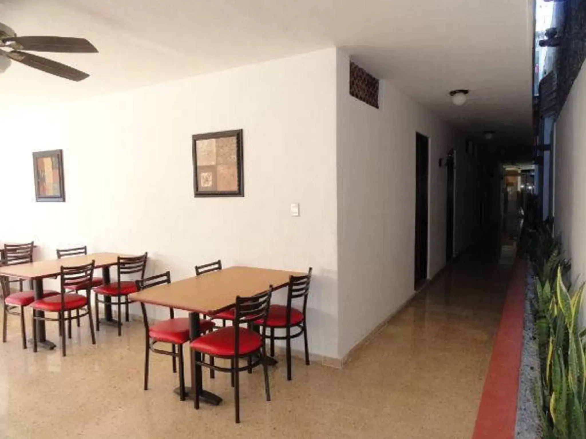 Area and facilities, Restaurant/Places to Eat in Hotel Las Dalias Inn