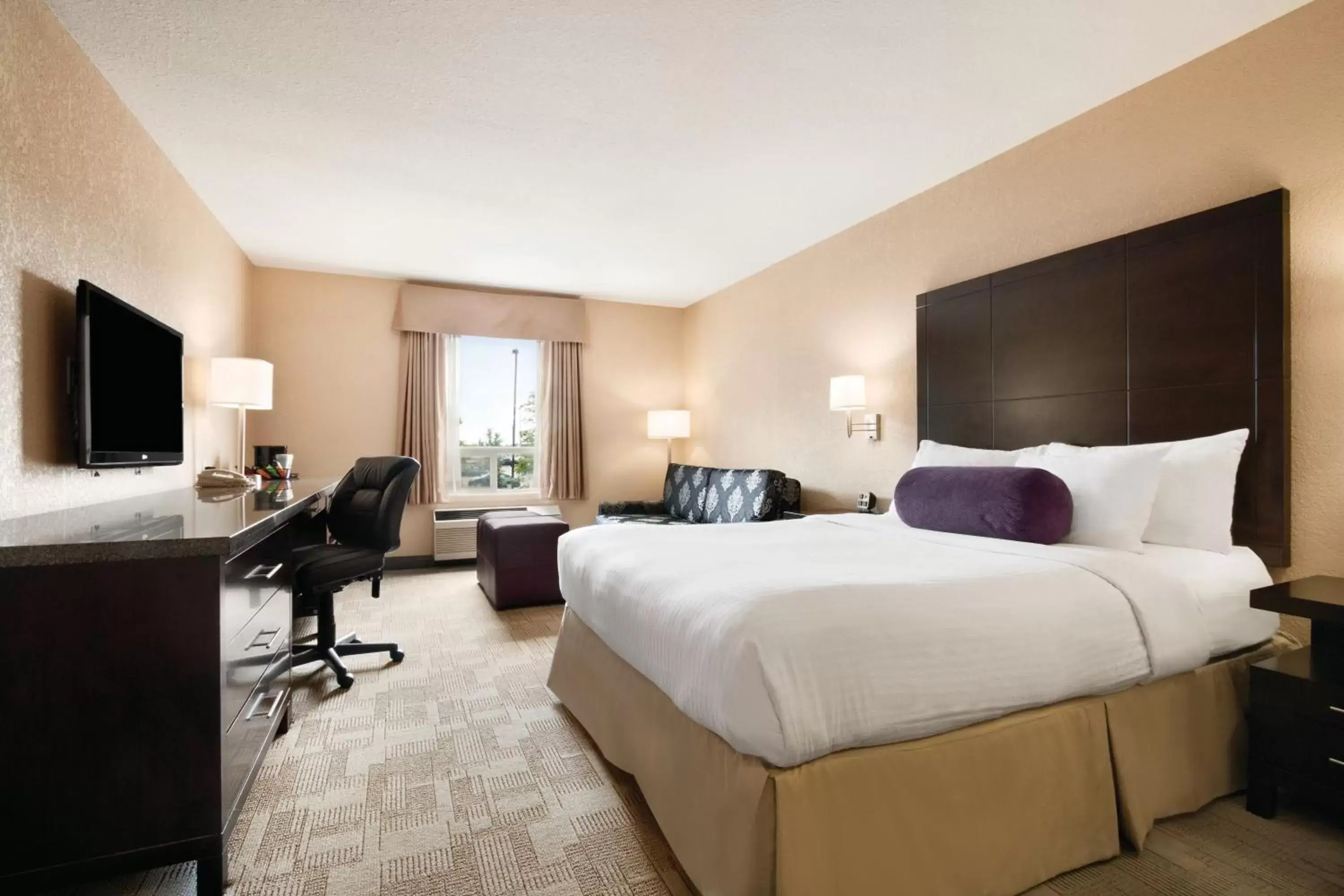 Bedroom in Days Inn by Wyndham Calgary Airport