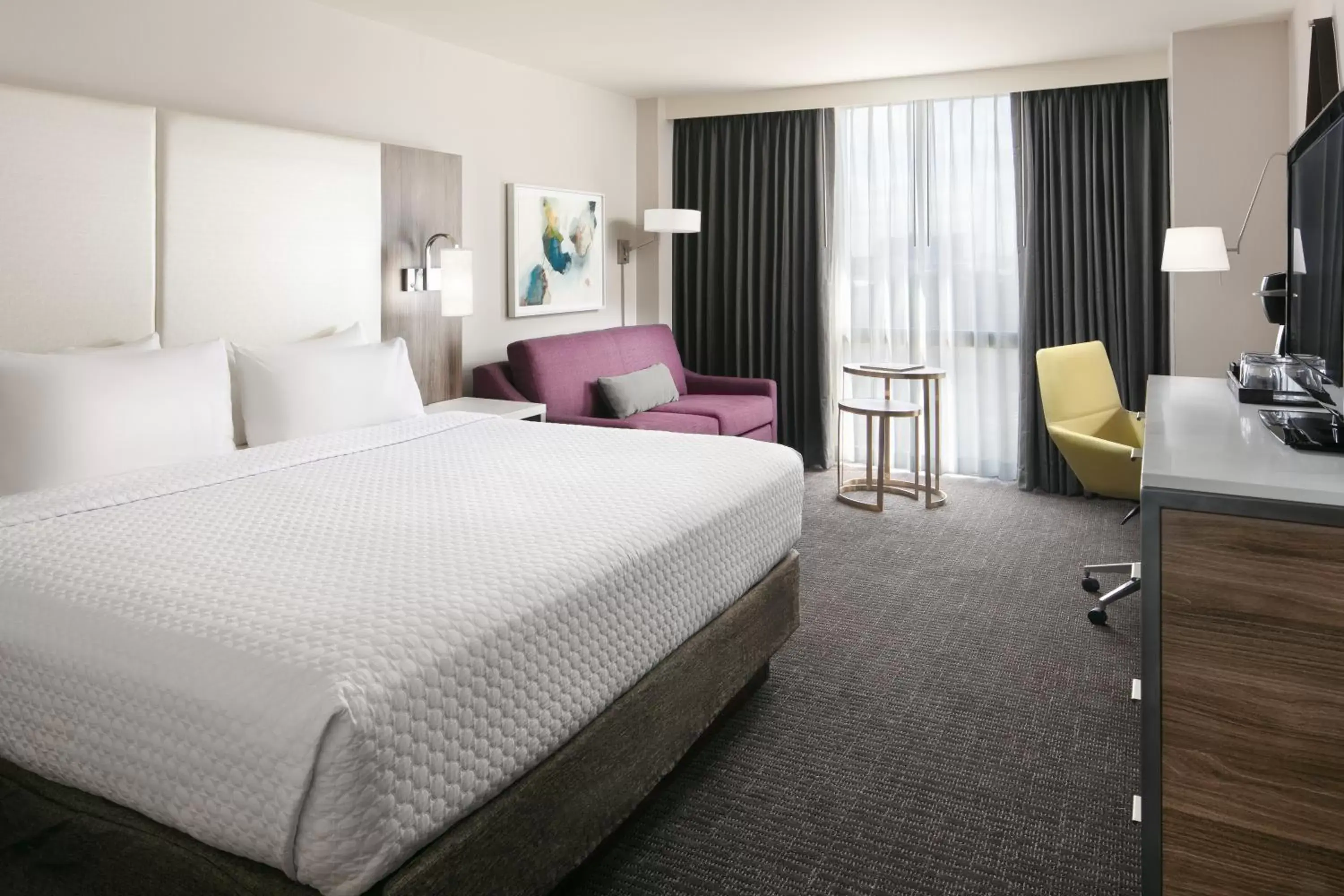 Photo of the whole room, Bed in Crowne Plaza Dallas Market Center, an IHG Hotel
