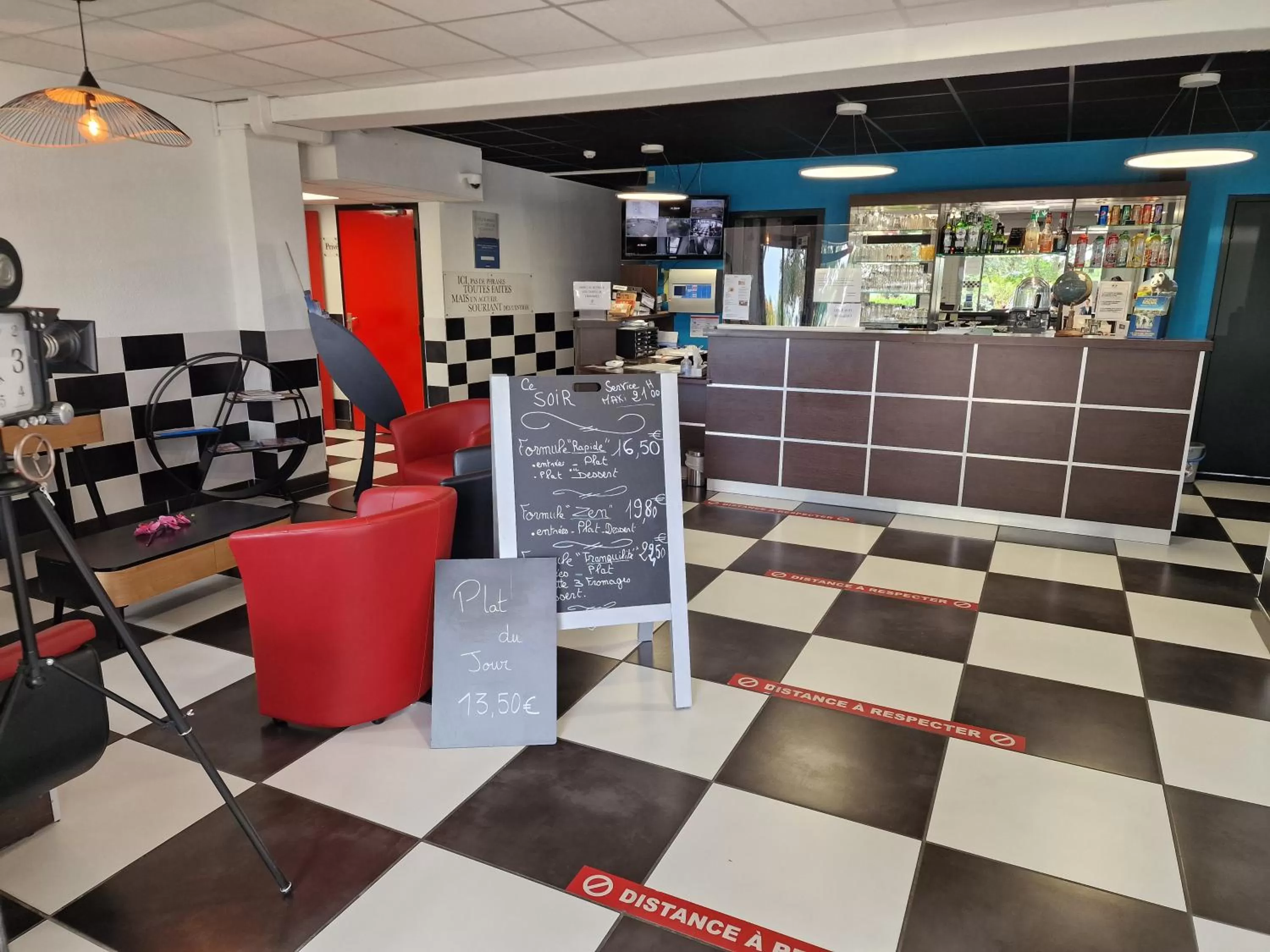 Lobby or reception in Kyriad Montluçon - Saint Victor