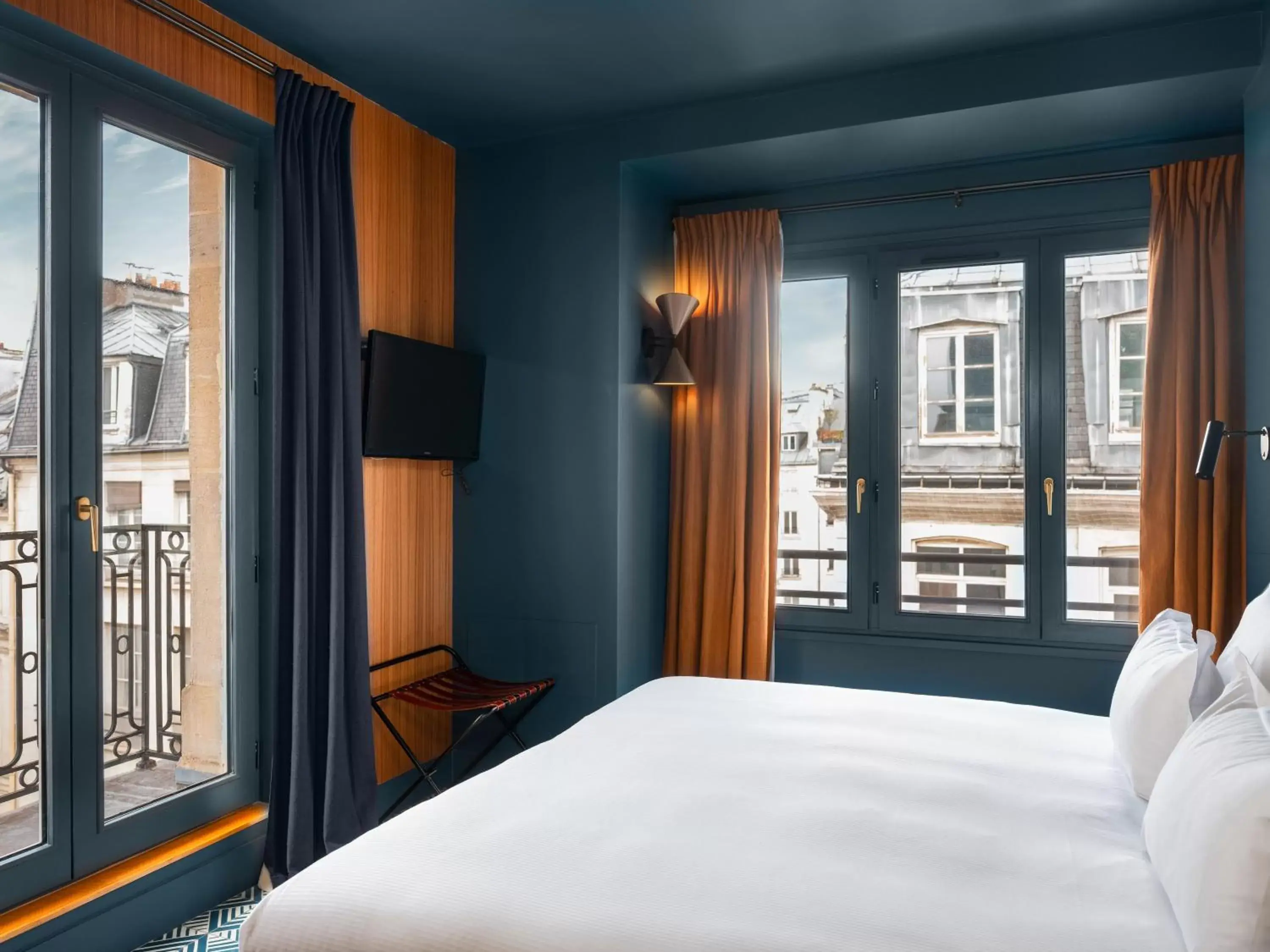 View (from property/room), Bed in Hôtel Edgar & Achille