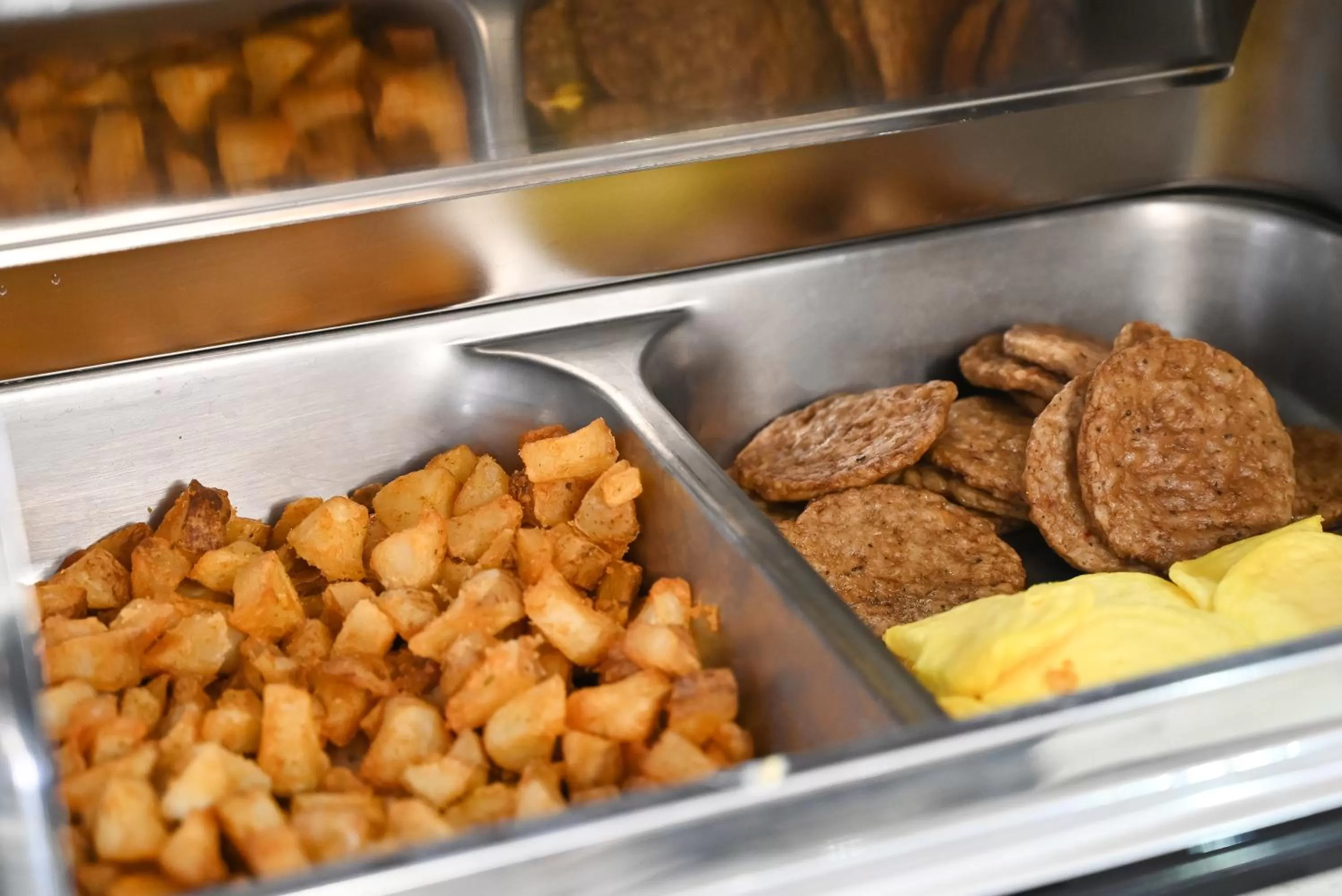 Buffet breakfast in Comfort Inn Edgewater on Hudson River