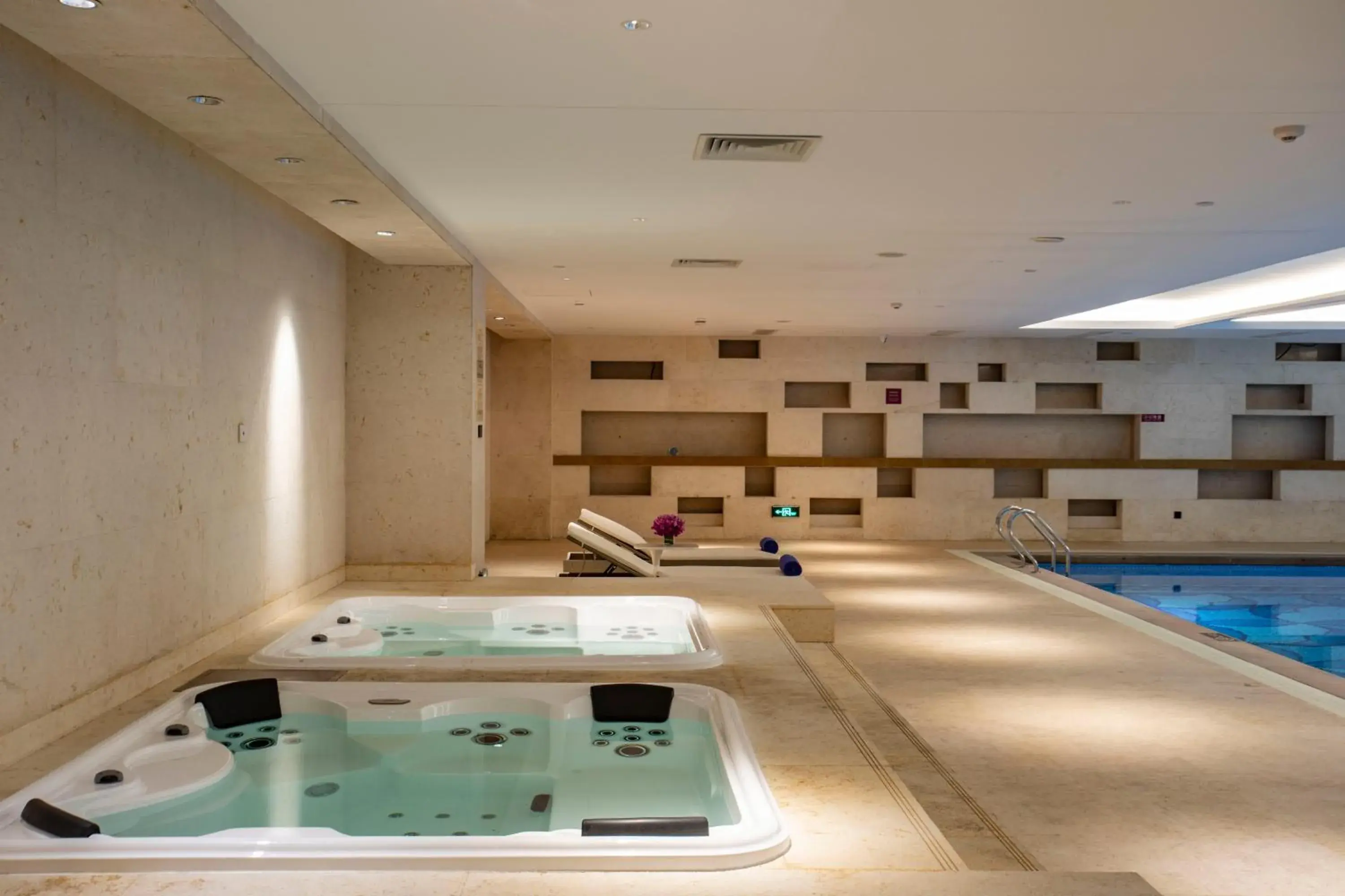 Swimming pool in Crowne Plaza Fuzhou South by IHG Swimming pool in Crowne Plaza Fuzhou South by IHG