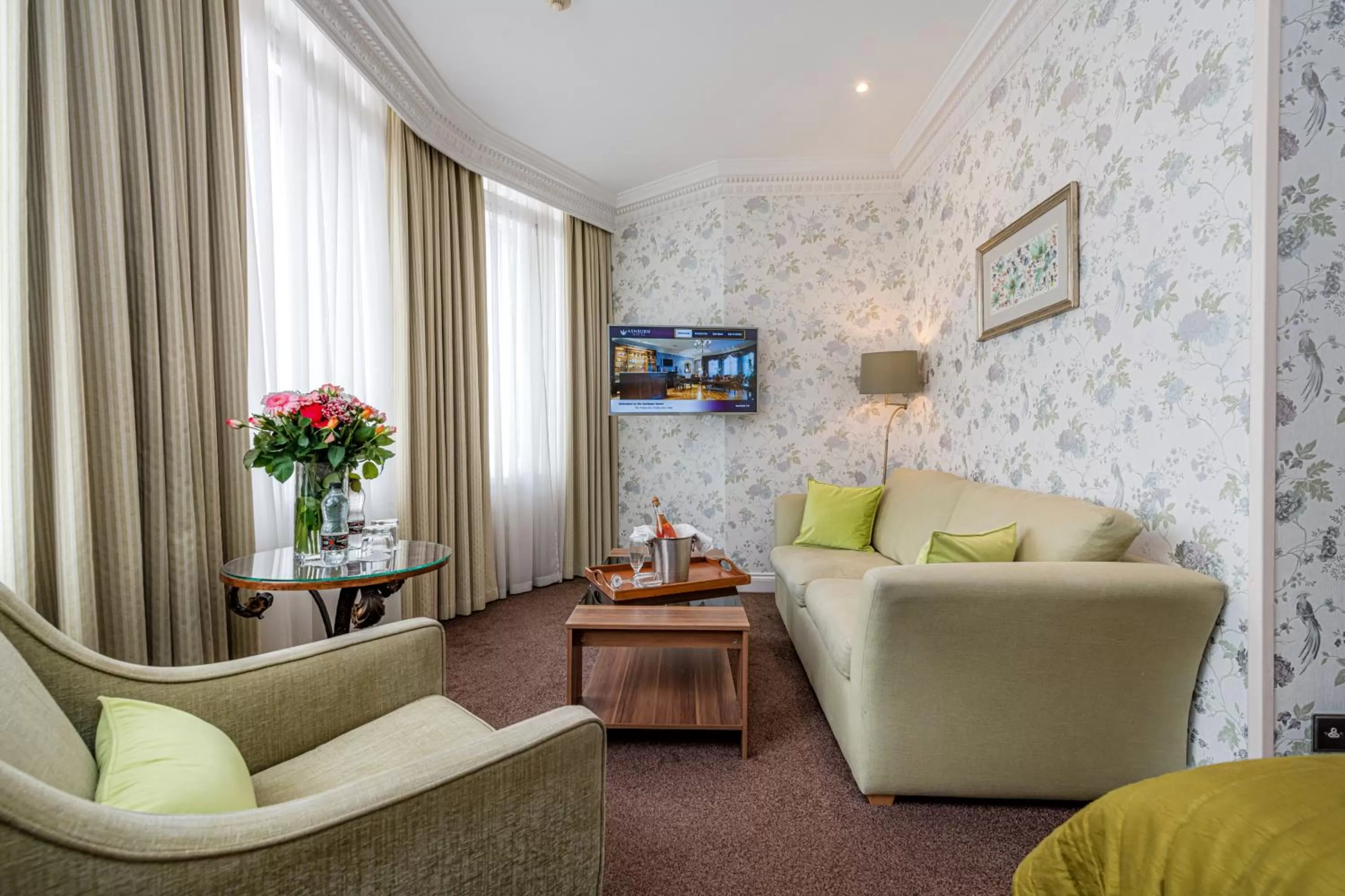 Seating area in Ashburn Hotel