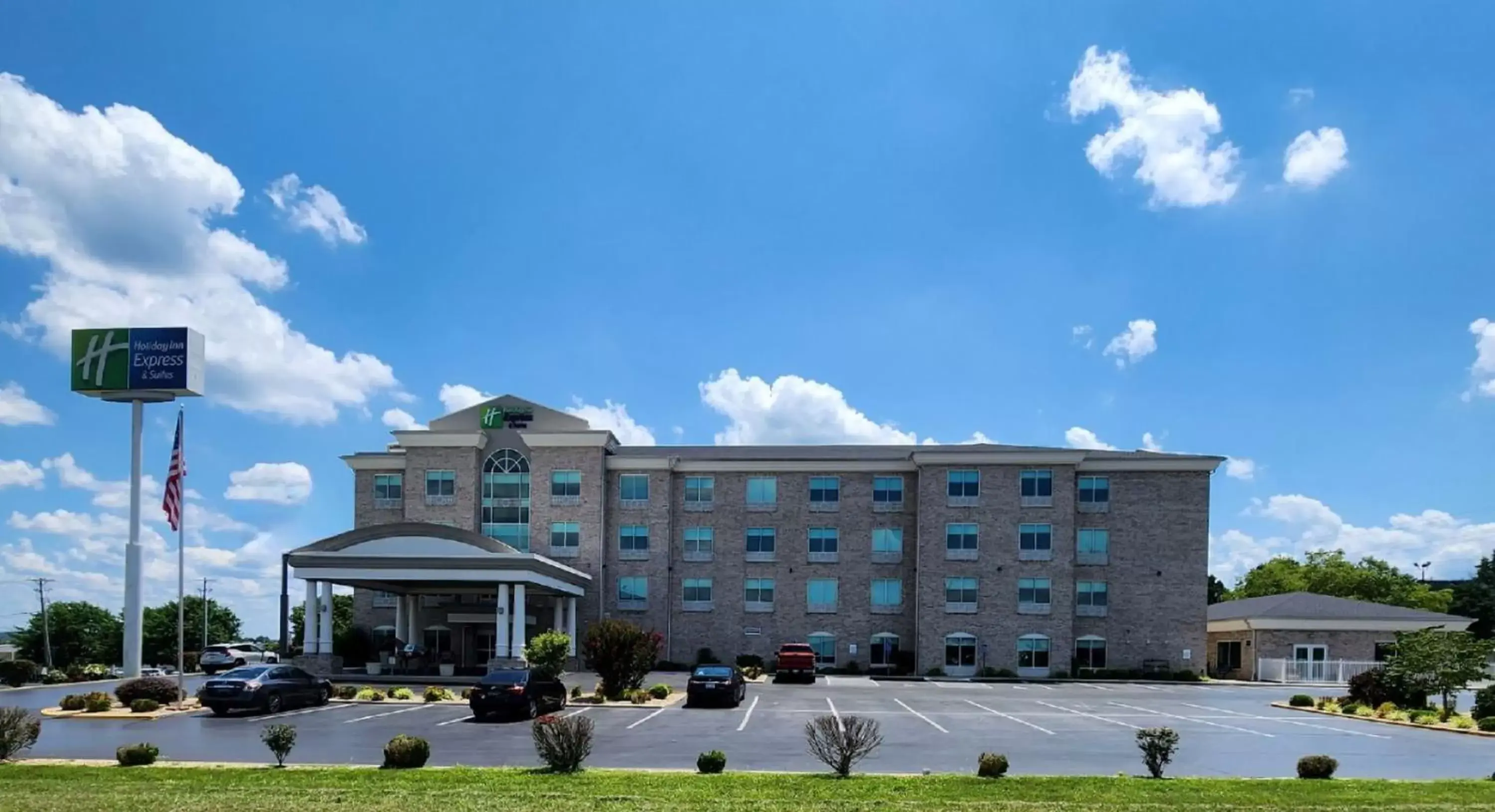 Property Building in Holiday Inn Express Hotel & Suites Somerset Central, an IHG Hotel