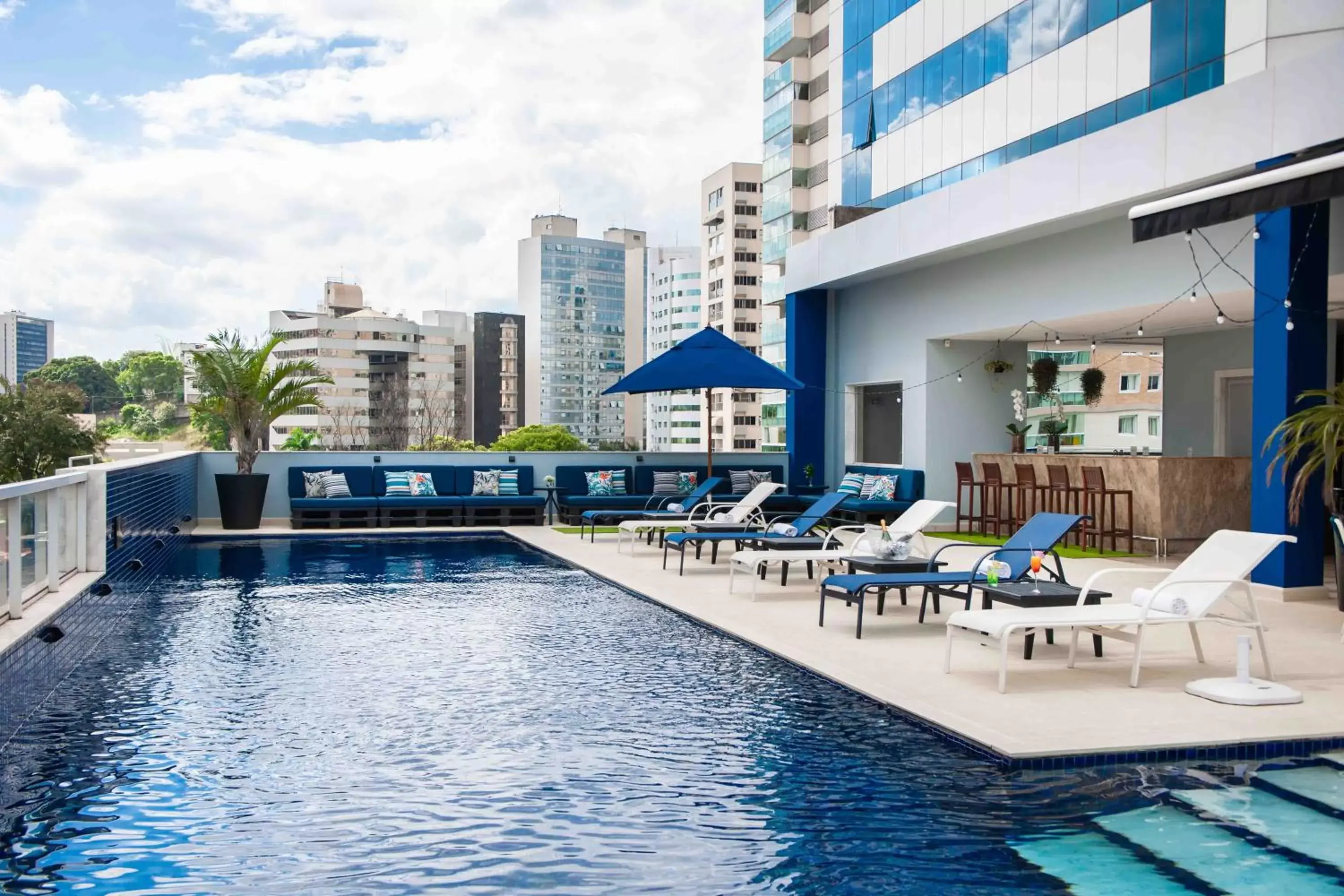 Swimming Pool in Golden Tulip Porto Vitória