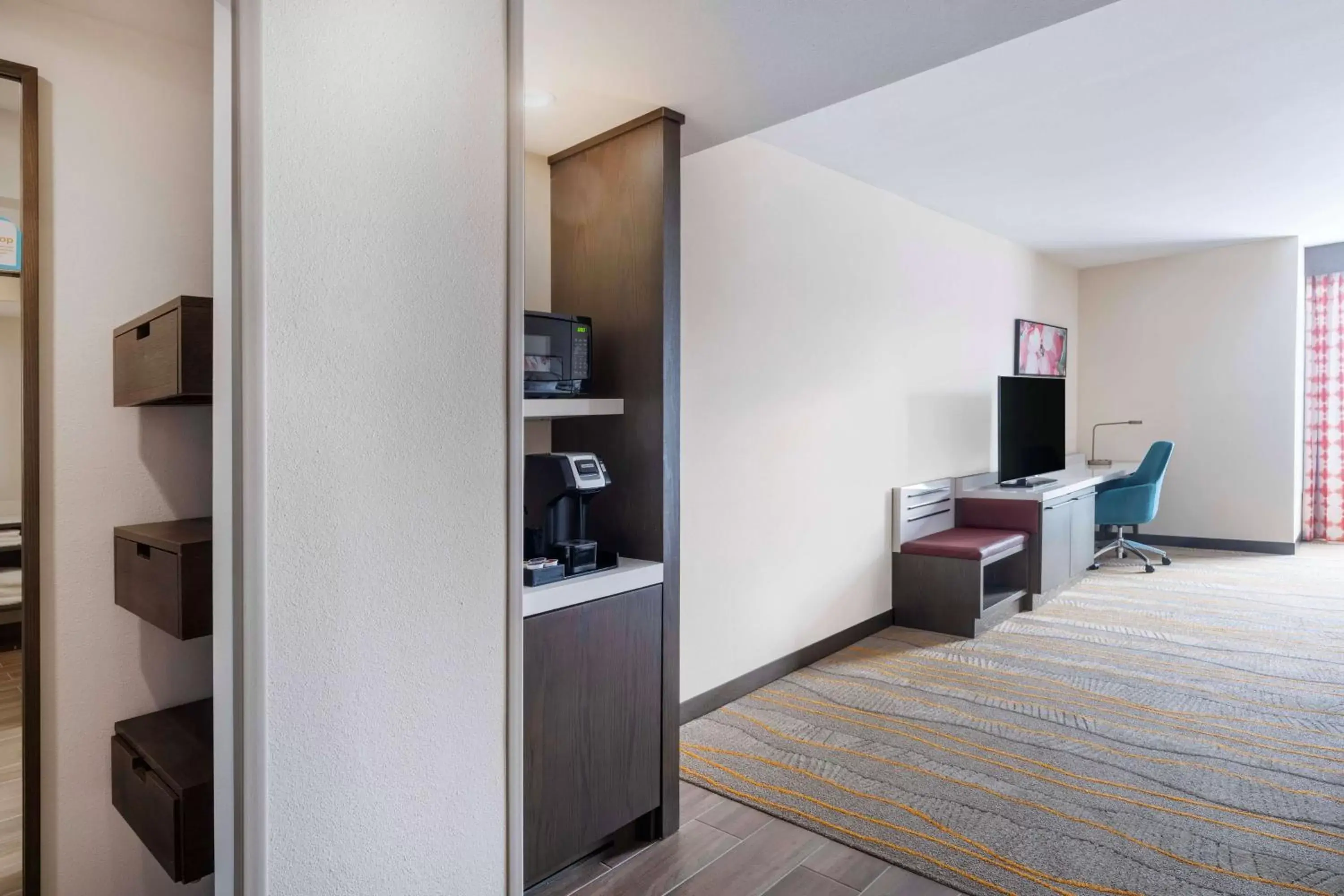 Bedroom, TV/Entertainment Center in Hilton Garden Inn Pomona, CA