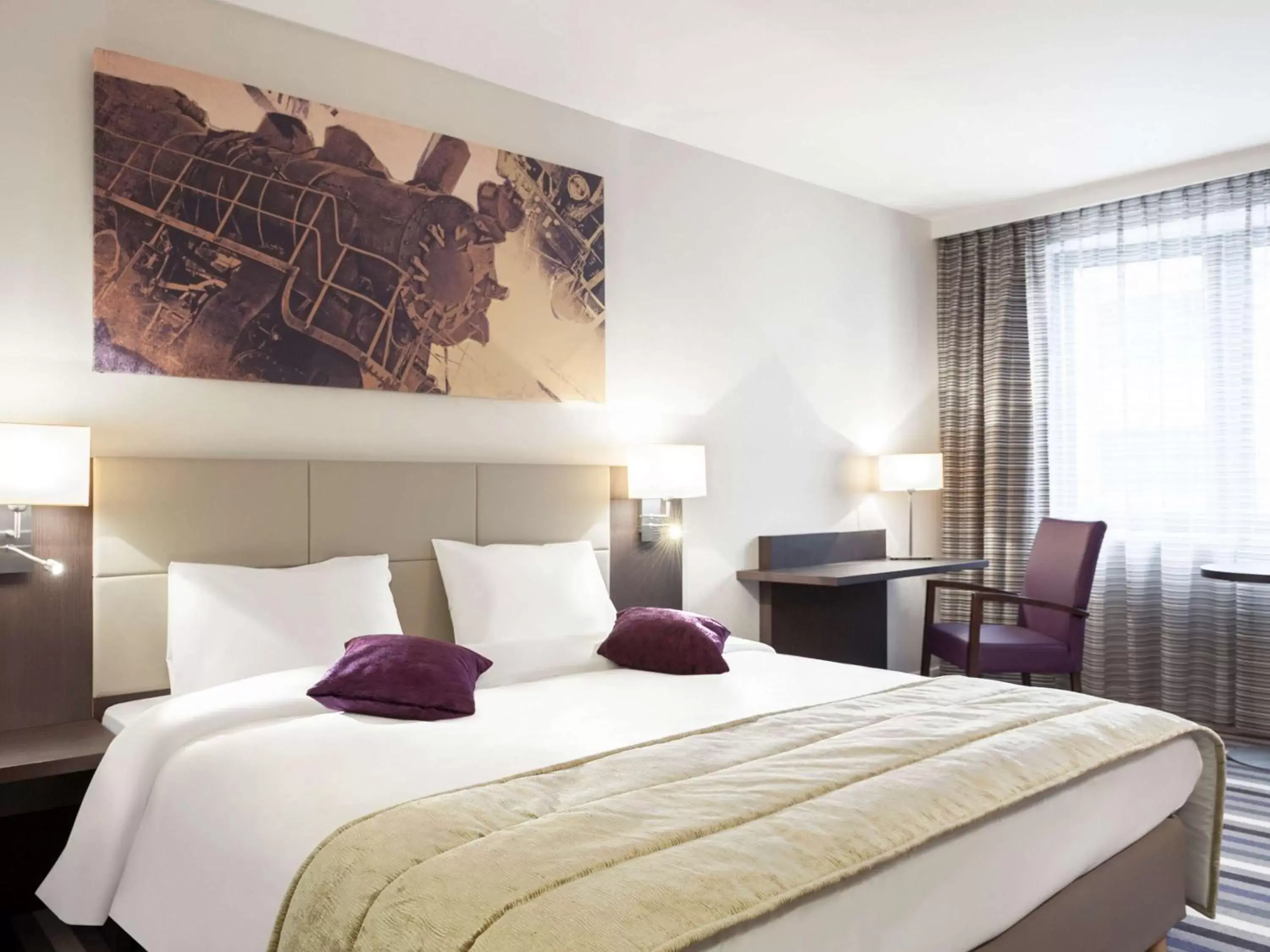Photo of the whole room, Bed in Mercure Hotel Brussels Centre Midi