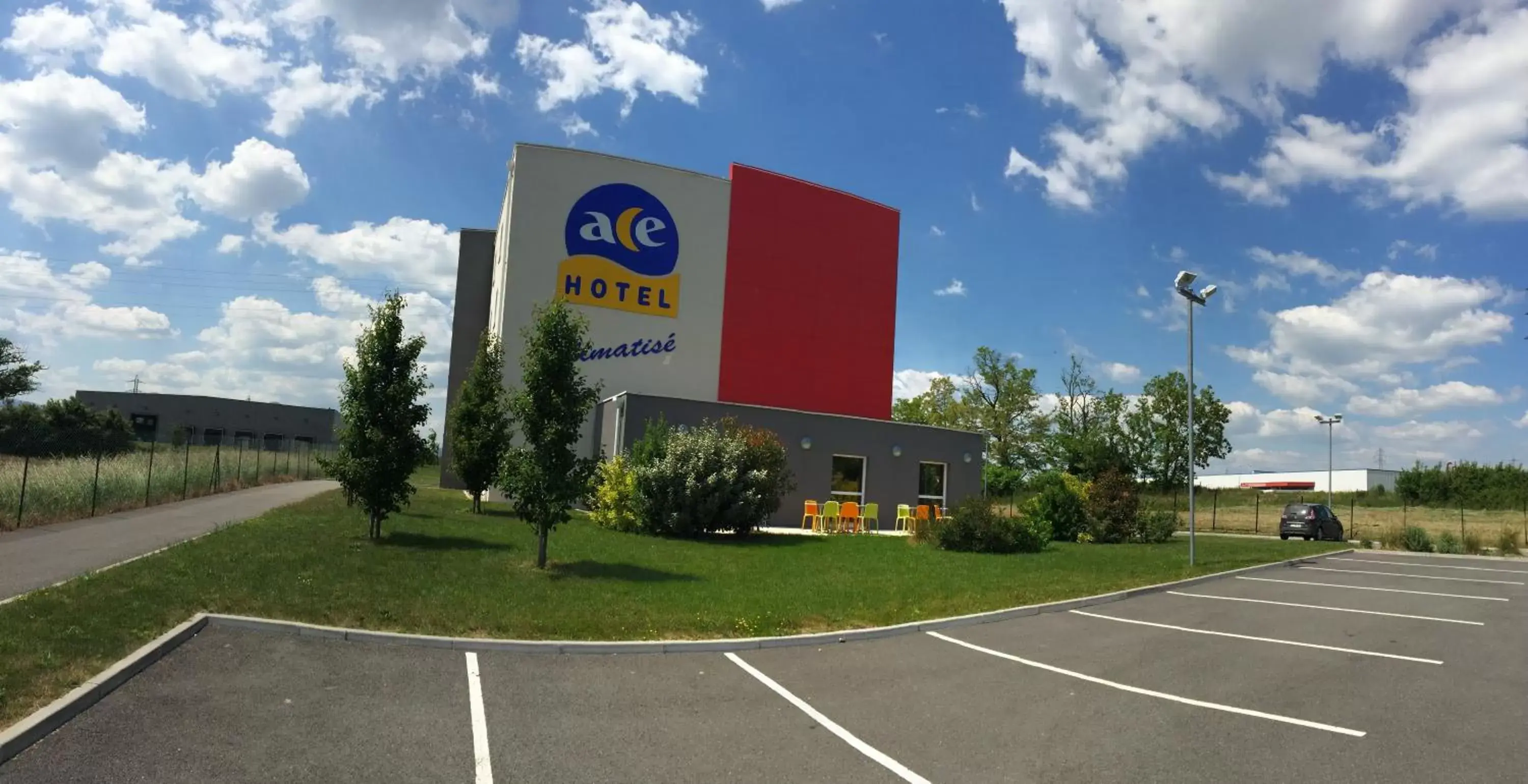 Facade/entrance, Property Building in Ace Hotel Roanne