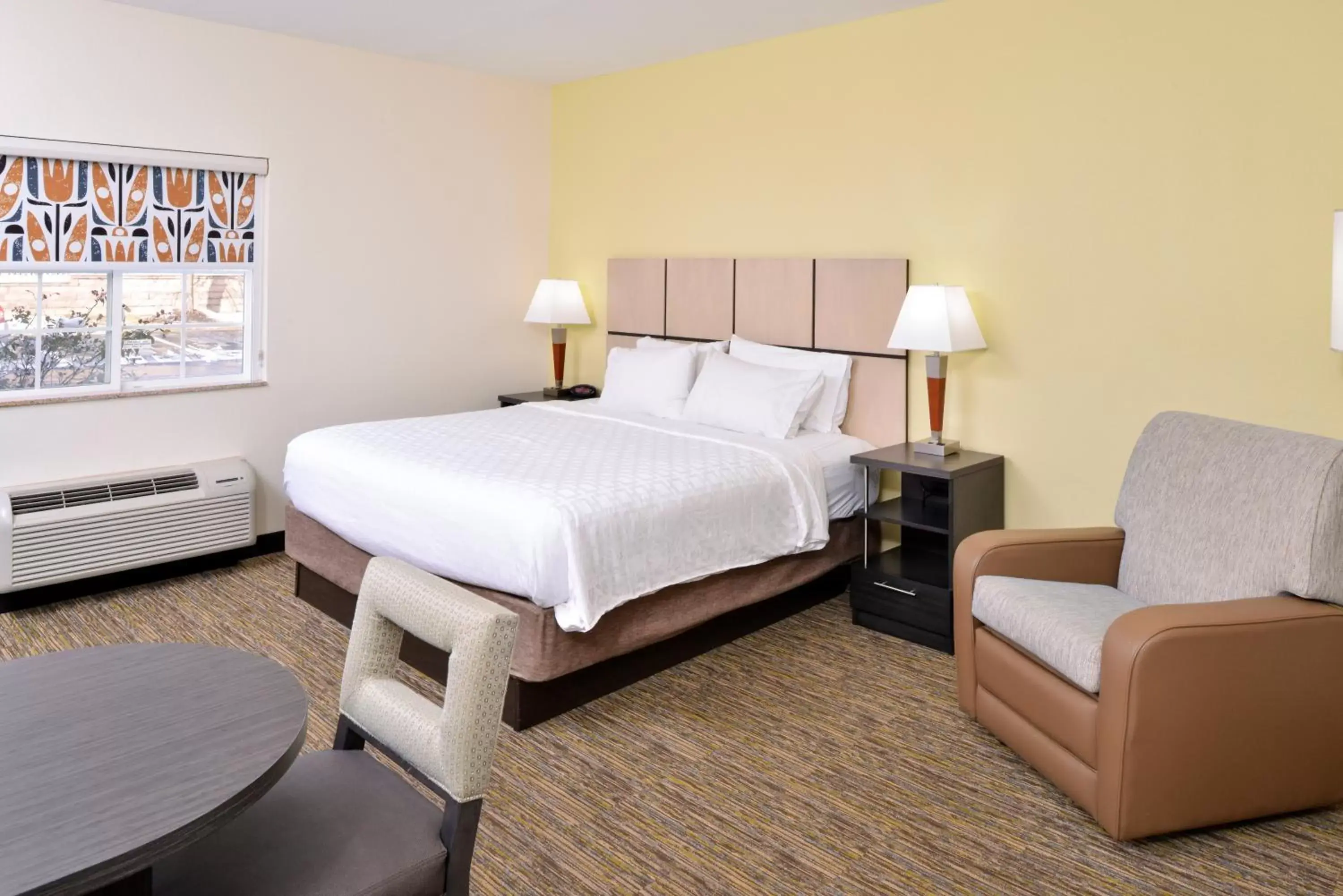 Photo of the whole room, Bed in Candlewood Suites Winchester, an IHG Hotel