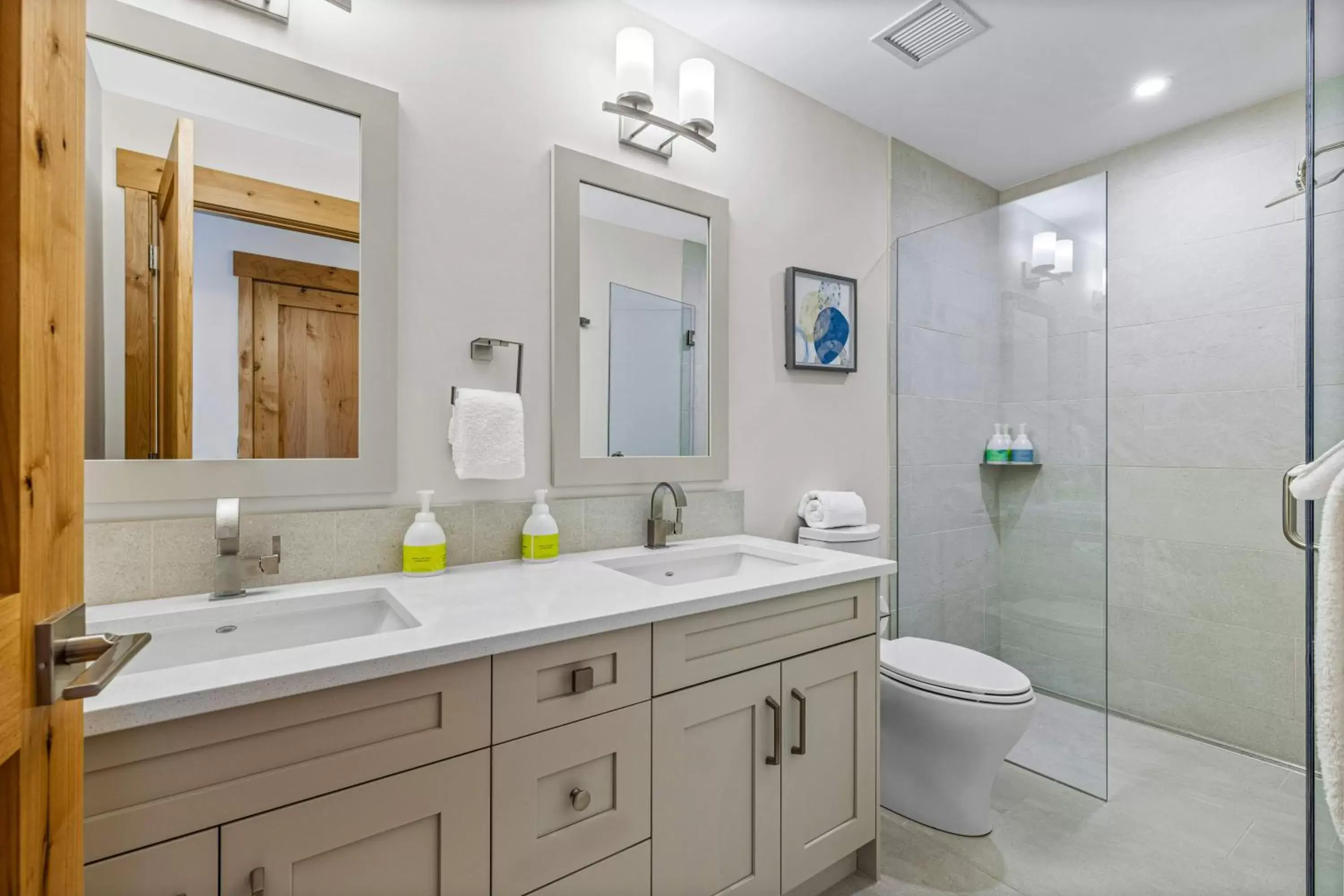 Bathroom in Tamarack Lodge by Spring Creek Vacations