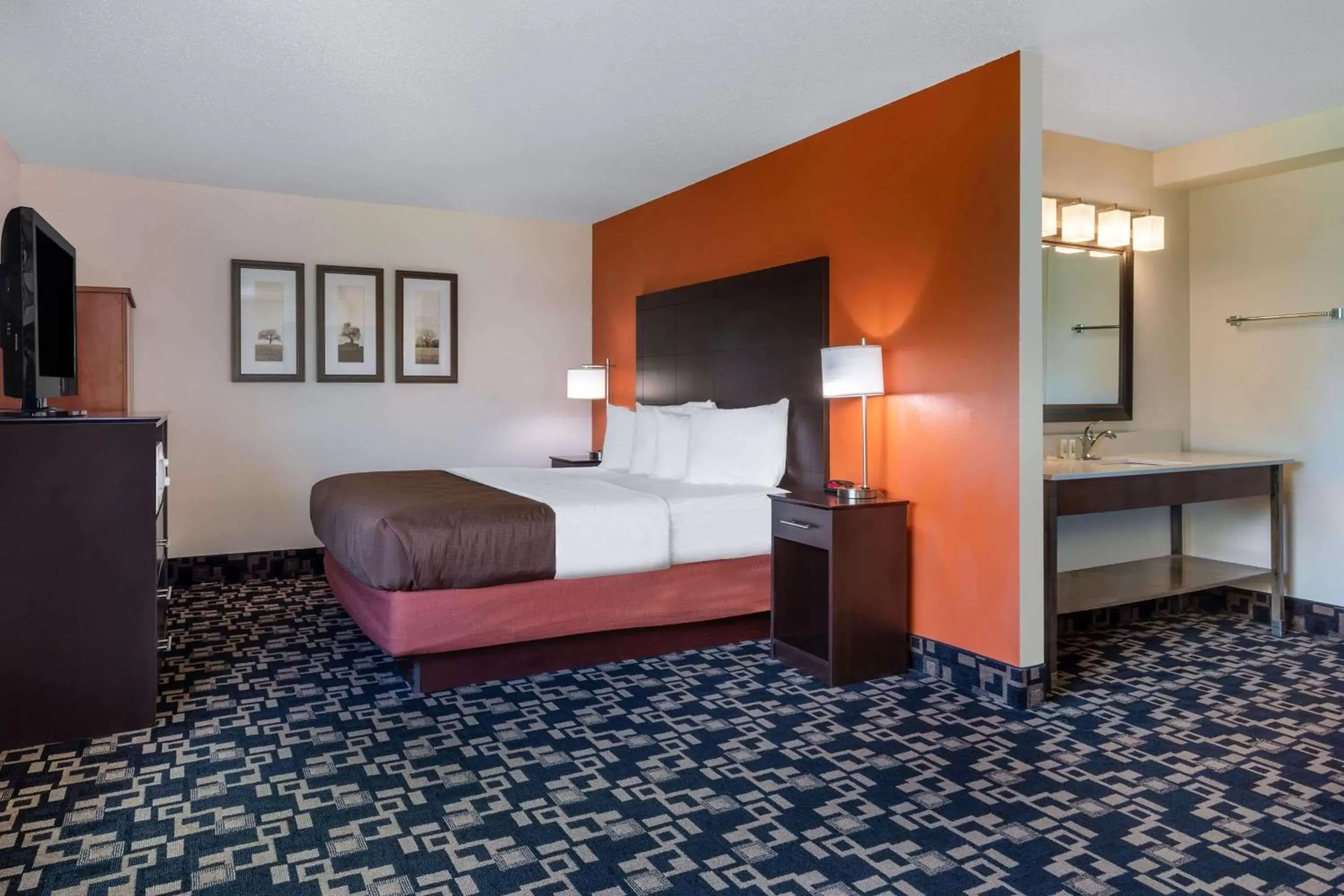 Photo of the whole room, Bed in AmericInn by Wyndham Wausau