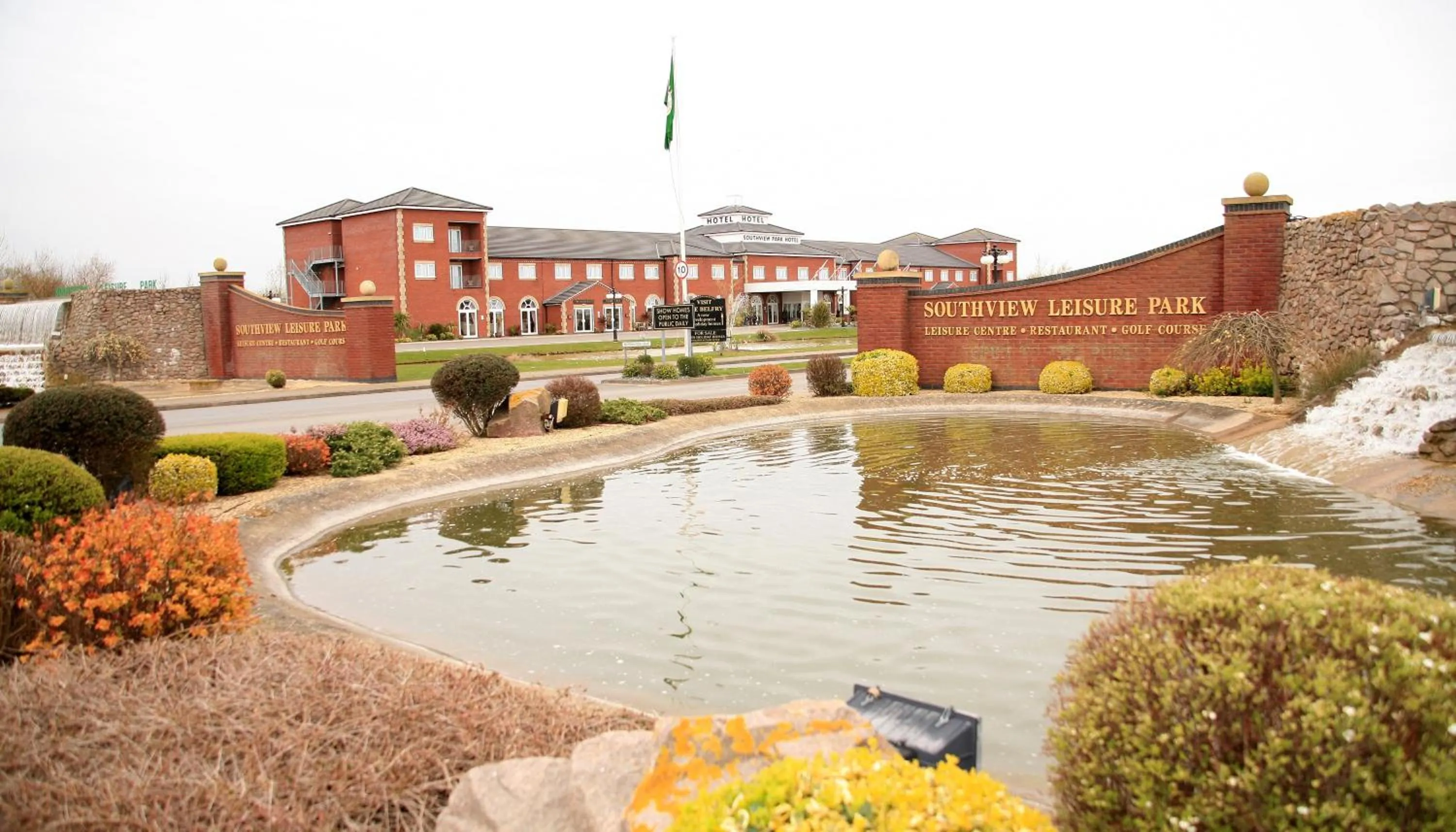 Facade/entrance in Southview Park Hotel