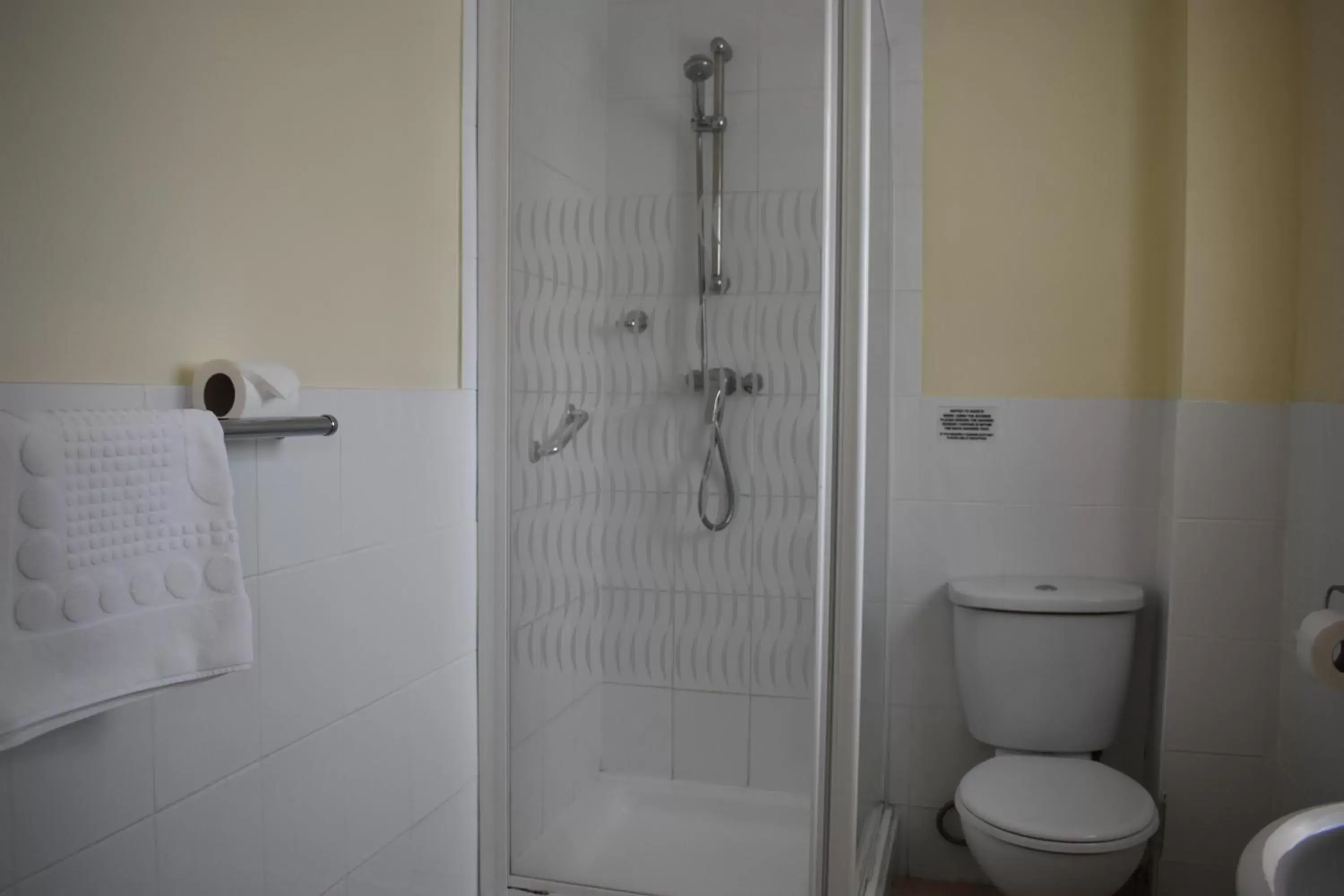 Shower, Bathroom in Laguna Hotel