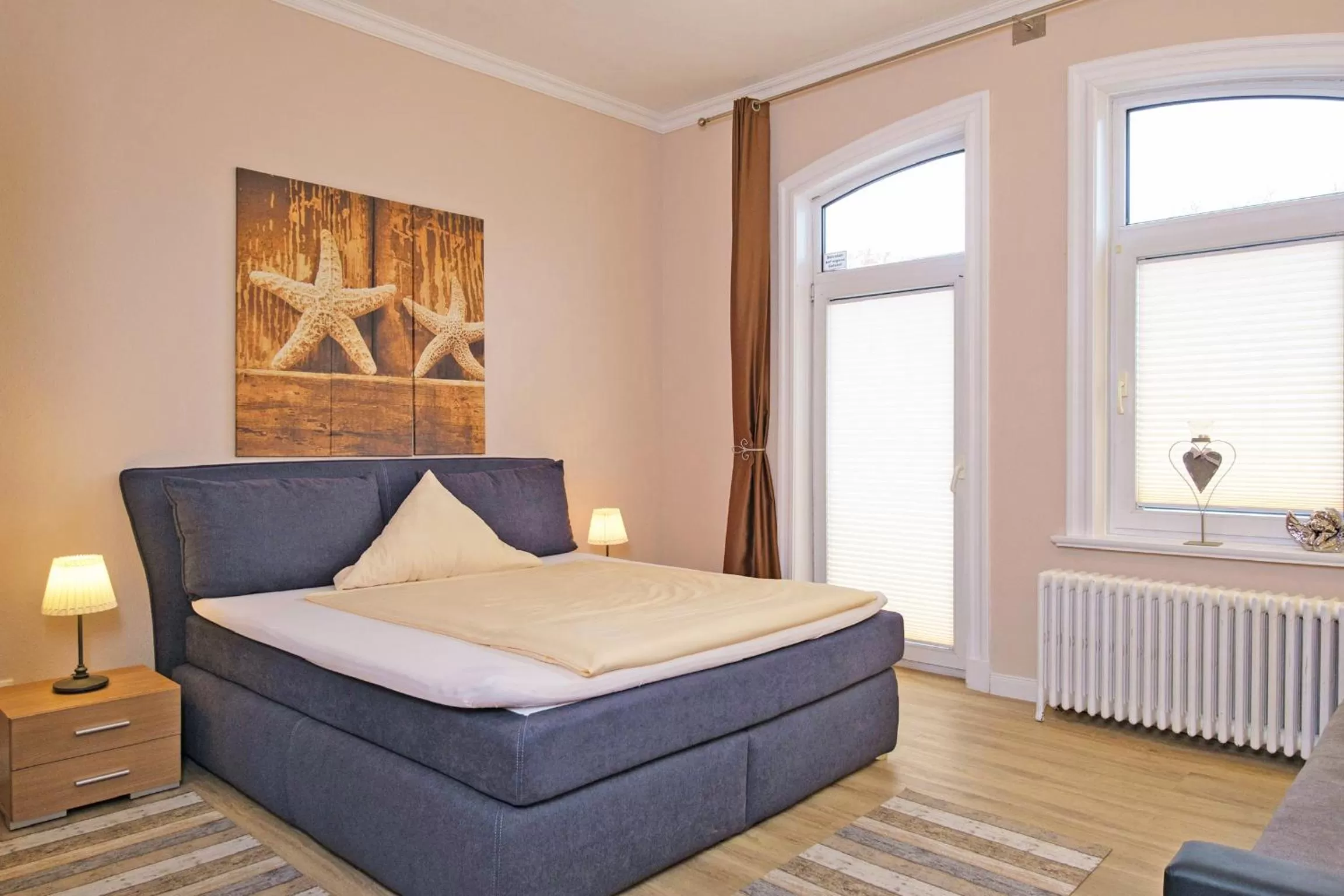 Staff, Bed in Hotel-Restaurant Holsteiner Hof