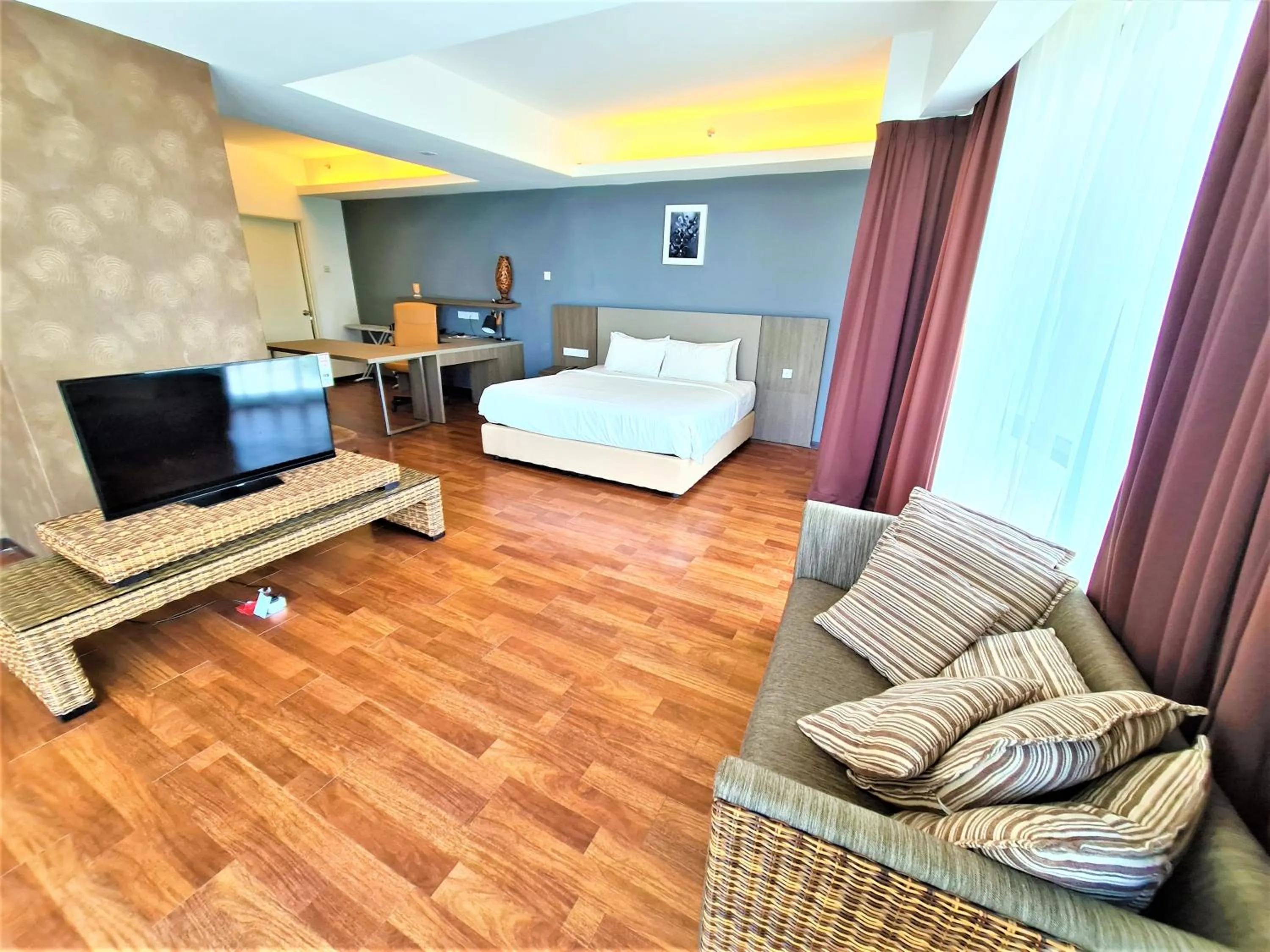 Seating area, Bed in Nexus Regency Suites & Hotel