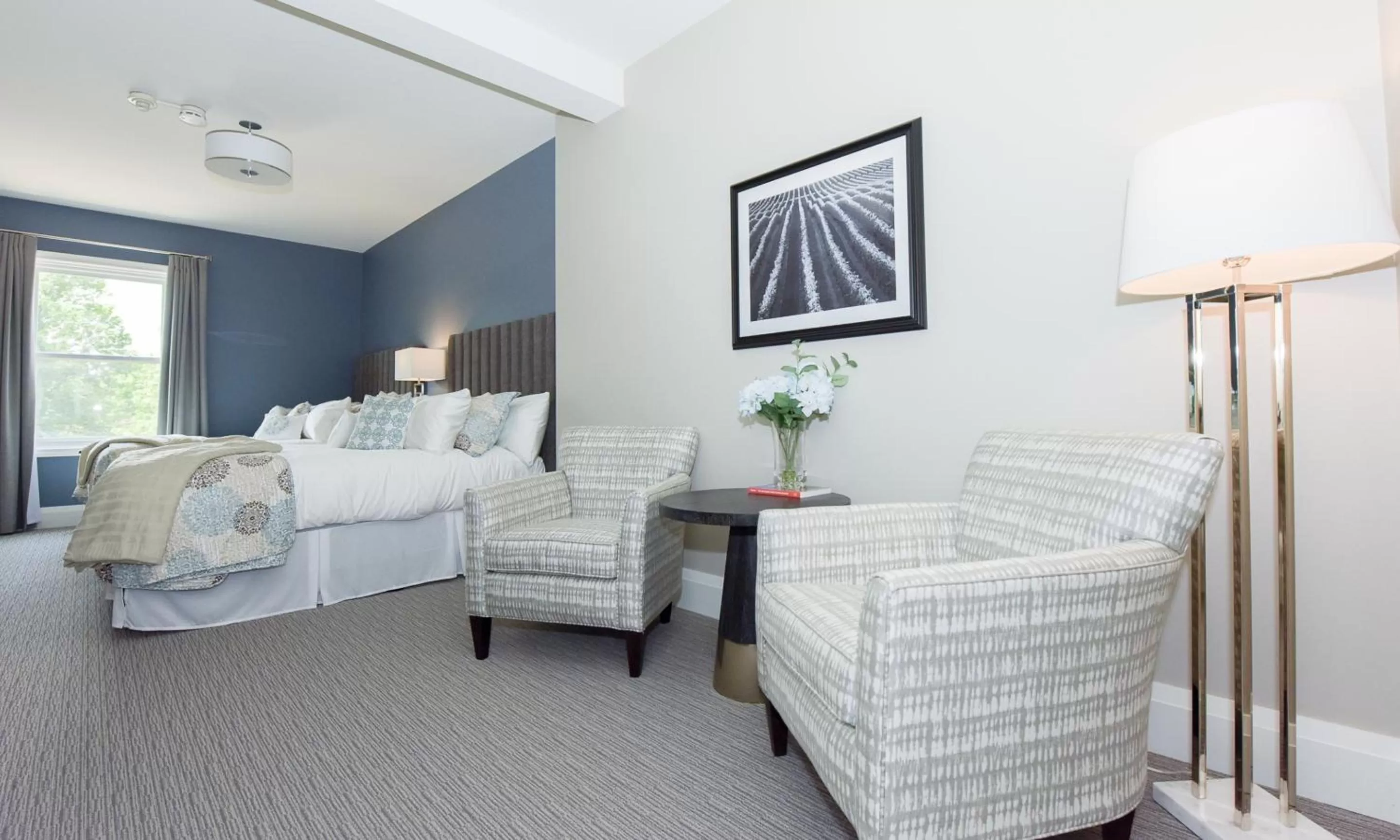 Seating area, Bed in 124 on Queen Hotel & Spa