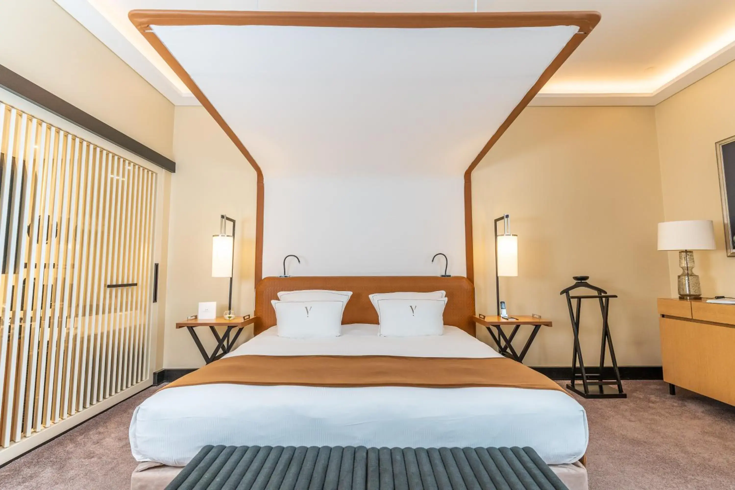 Bed in Five Seas Hotel Cannes, a Member of Design Hotels