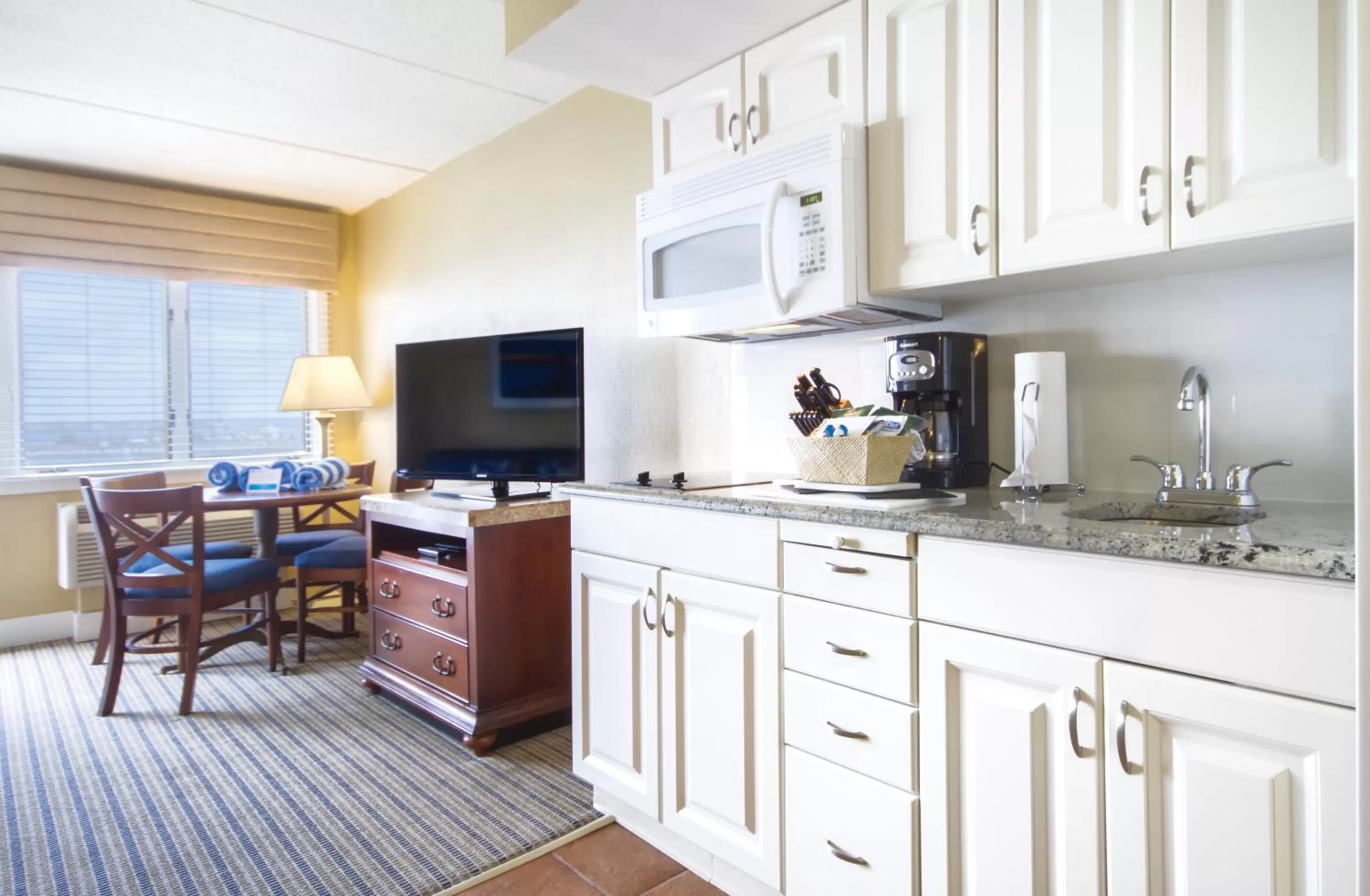 Kitchen or kitchenette in Club Wyndham Inn on Long Wharf