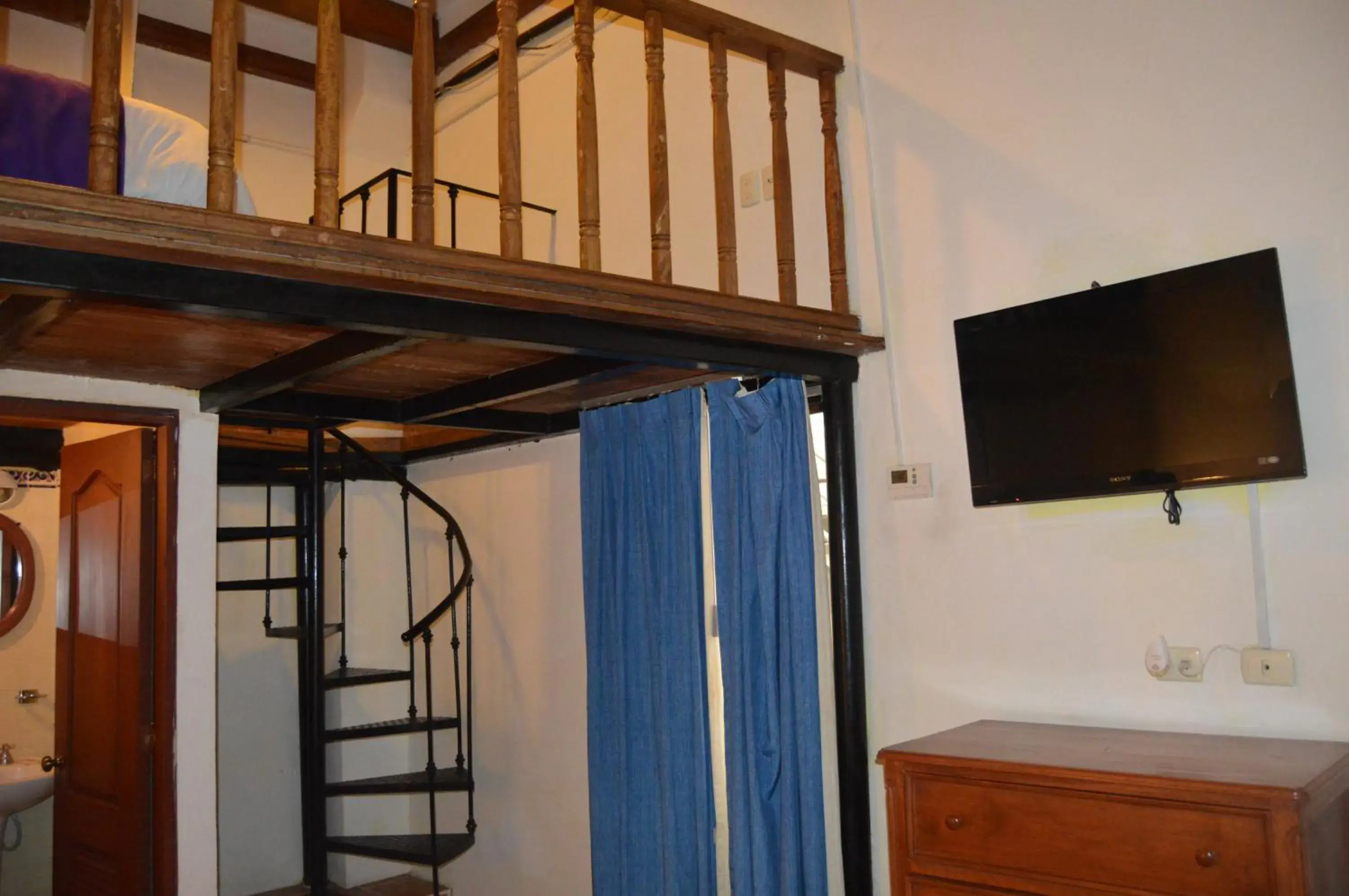 Bedroom, TV/Entertainment Center in Hotel Meson del Mar