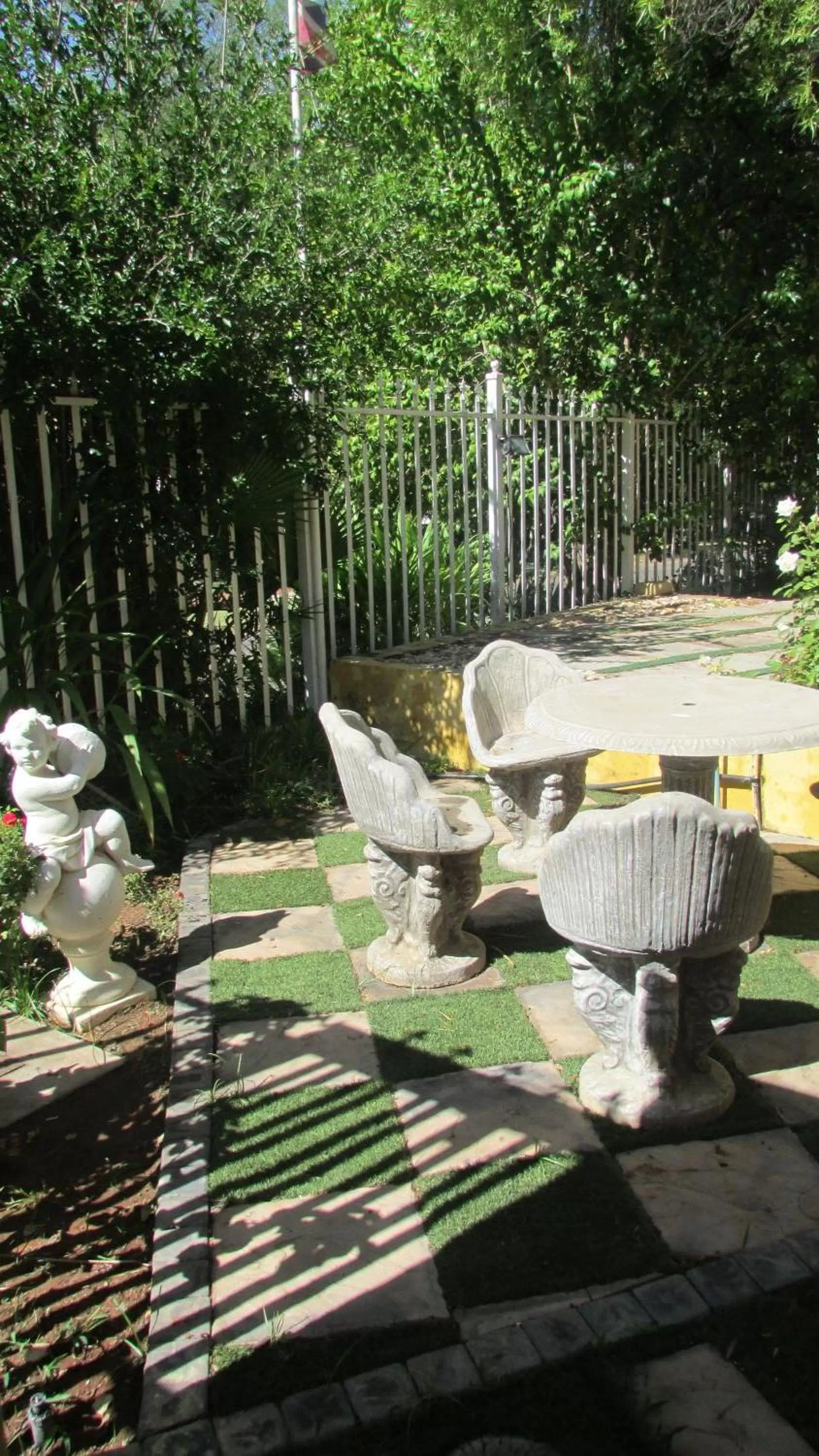Garden in Victoria Manor